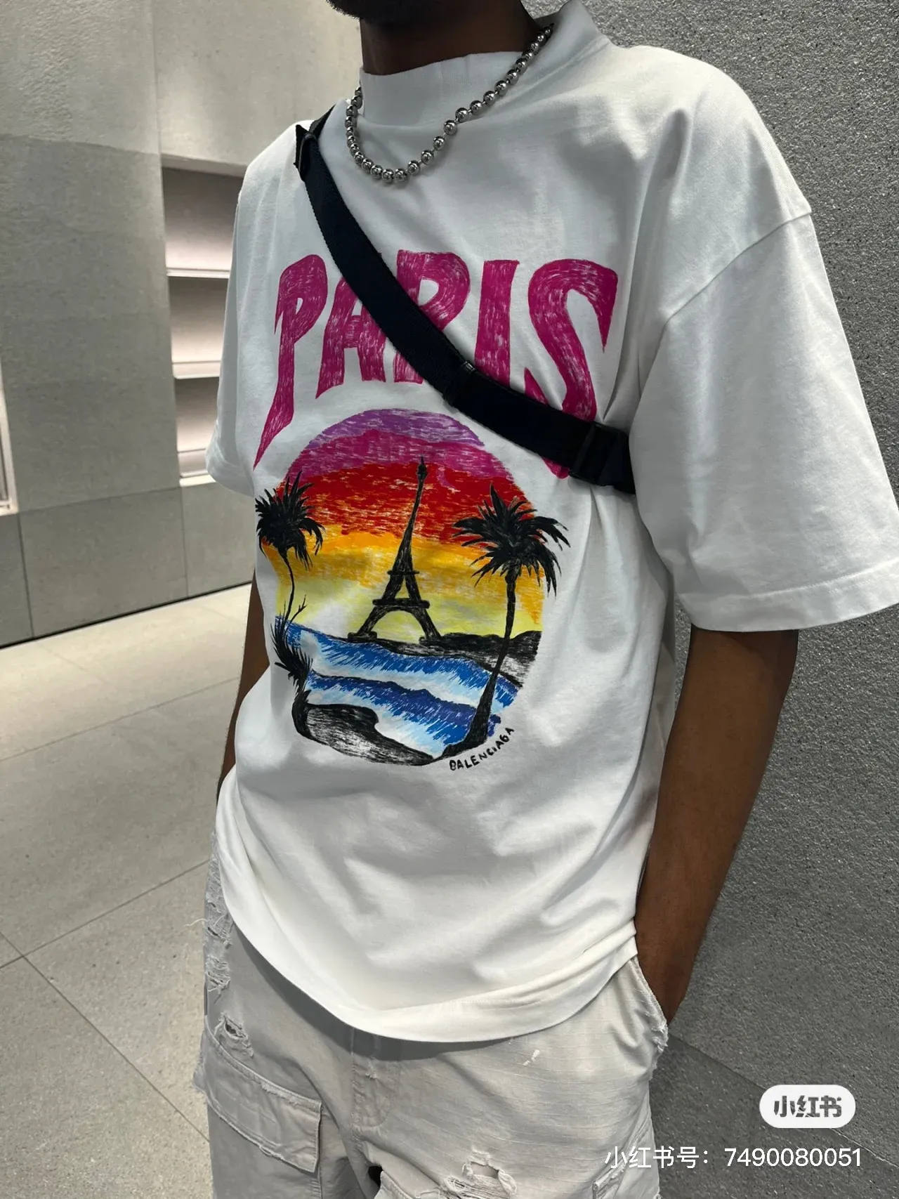 ♻️💯Upper body reference model picture❤️Top tested version 𝐁A𝐋EN𝐂IA𝐆A/Balenciaga Sunset Paris Eiffel Tower T-shirt Fabric: Double yarn 32 counts 240g - counter synchronization #The highest version on the market The original development of custom-woven fabrics is washed and treated. The texture is full of thickness and different from market products. Highly restored #Original mold opening Use imported elliptical machine printing Every print is neatly aligned and has no burrs Hand-printed front and rear platens. Precision mesh production screen. Imported environmentally friendly pulp squeegee. Letters are clearly restored. Letter spacing. The size is consistent with the original version. Highly restored 24ss. Best-selling model on the market. Same style for men and women. Size: xs s m l. Color: white black P: 290