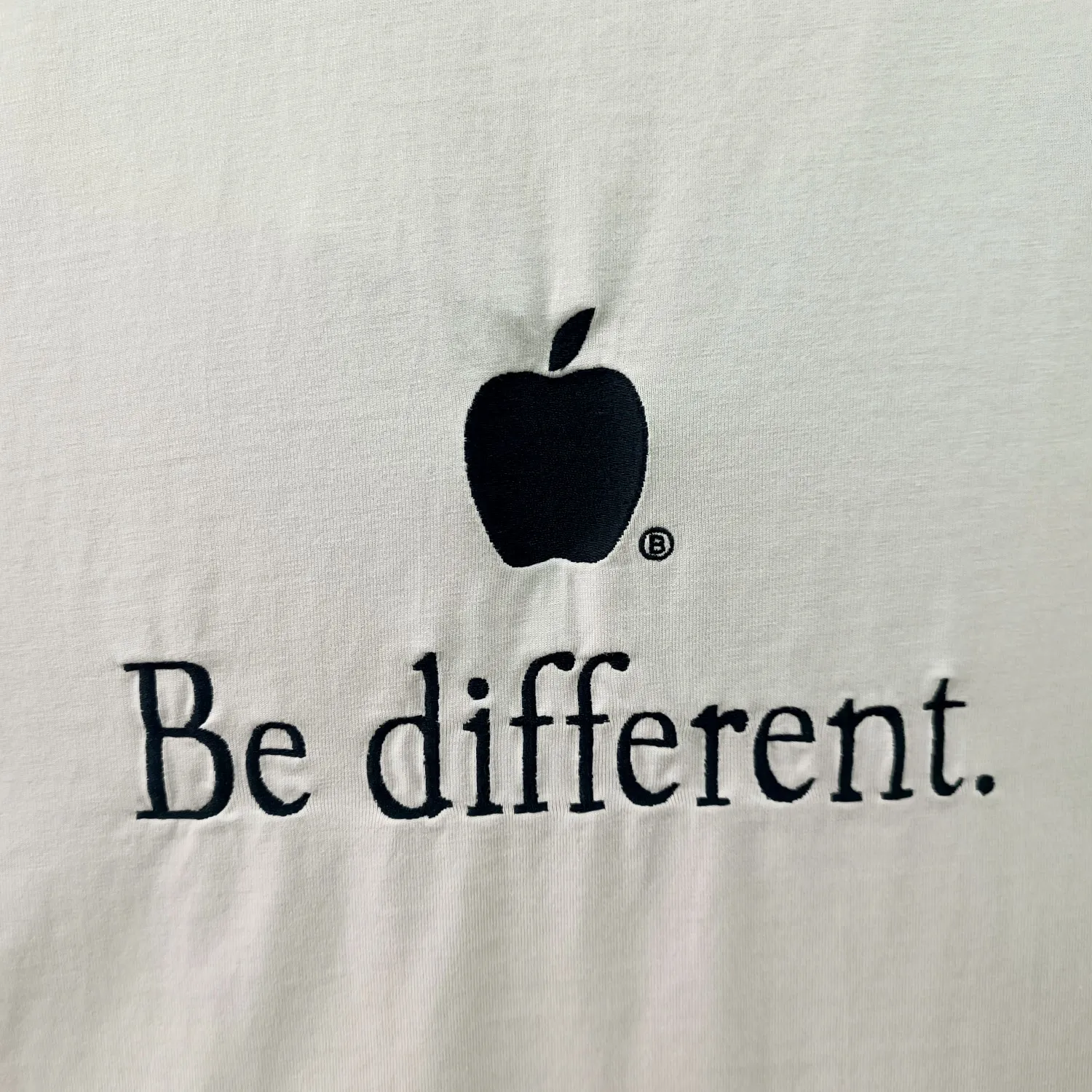 [New] Top version of Balenciaga BALENCIAGA's new BeDifferent series Apple logo embroidered letters, milk white male and female couple star's same style pure cotton bottoming short-sleeved T-shirt - using imported Tajima 10w needle machine embroidery, high-density embroidered letter hemming process, full details without tails, clear letters without connections‼ ️ - It took no less than dozens of light embroidery needle adjustments to achieve this satisfactory effect. Imported embroidery thread distinguishes the difference between low-end market and original version! -BLCG's latest Bedifferent series. You are unique and different from others. Always be yourself! New models are released every year. The milky white color is the new color this year. I didn’t hesitate to buy it as soon as I saw it. My upper body looks whiter. I love this color so much!  A full set of 1:1 customized accessories + Sydney paper with logo + new version of handbag at the counter + three labels for large products + Yuan version hangtag‼ ️ (PS: Each piece comes with a counter handbag. Due to the high cost, handbags are no longer provided for after-sales code changes. Please understand) The webbing on the back neck extends to the shoulder for reinforcement. The stitching is downturned at the joint. Imported elliptical machine with imported glue technology. Overall printing without tooth edges. 32s280g double yarn combed. Color: Milky white. Washed black. Size: XS-L P:250