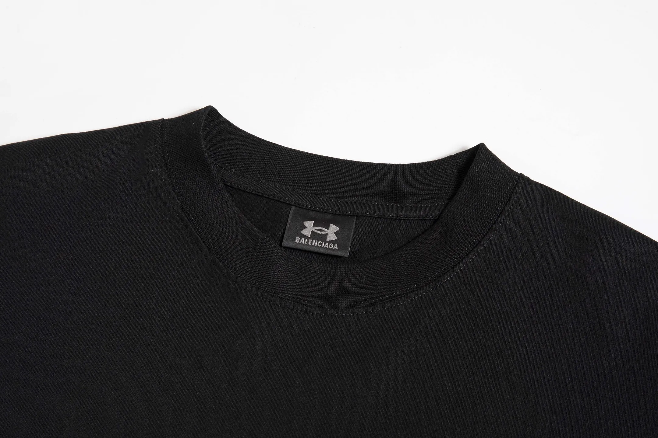 🅿️160 9182# Detailed picture Top version [[BALENCIA*GA] Official website quality New Paris joint Under Armor printed short-sleeved T-shirt OS version Loose dropped shoulders Unisex style Fabric: 260g 100% cotton double yarn Technology: Front and rear panels left and right sleeve printing Garment wash Shape solid Color: Black Size: XS S M L