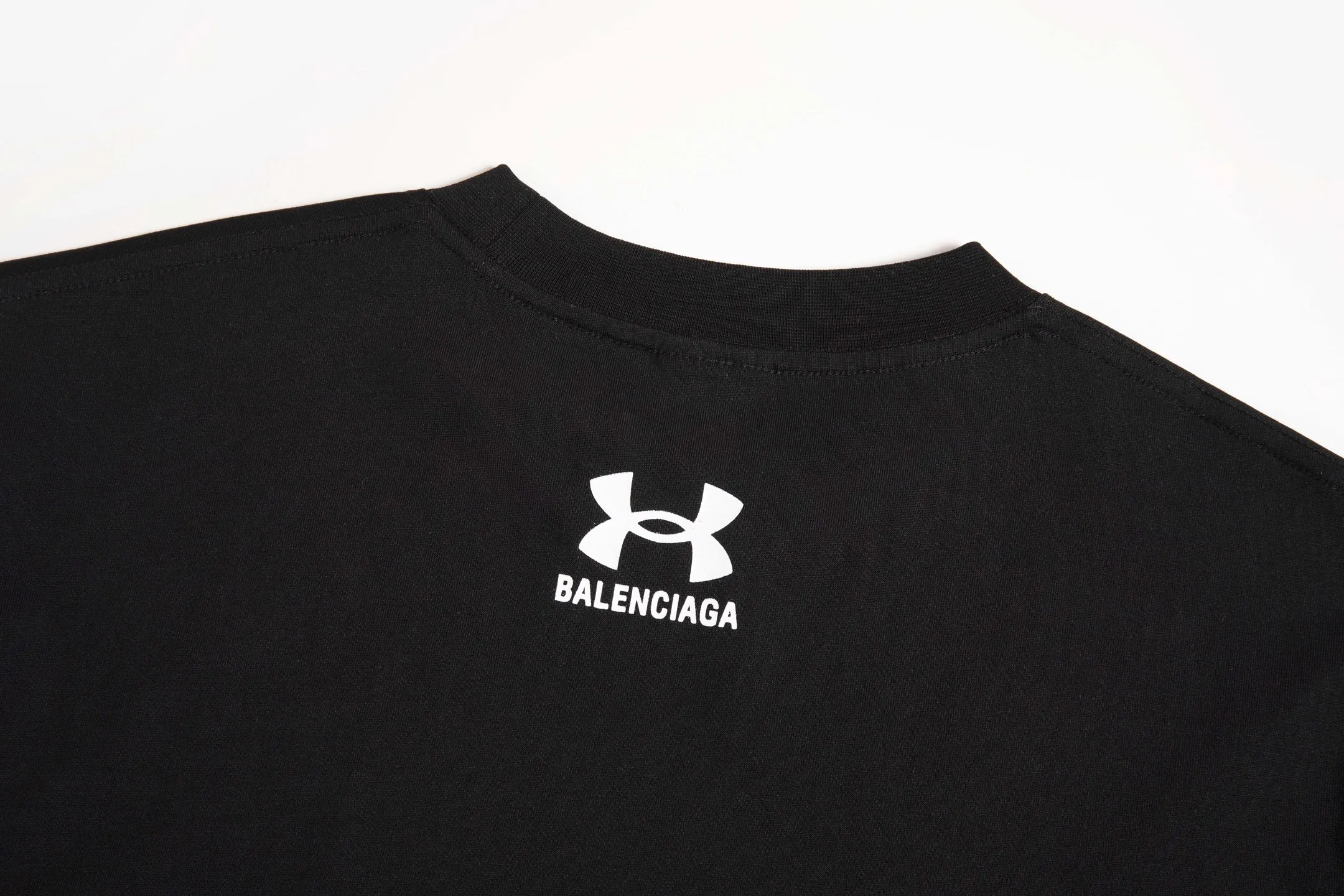 🅿️160 9182# Detailed picture Top version [[BALENCIA*GA] Official website quality New Paris joint Under Armor printed short-sleeved T-shirt OS version Loose dropped shoulders Unisex style Fabric: 260g 100% cotton double yarn Technology: Front and rear panels left and right sleeve printing Garment wash Shape solid Color: Black Size: XS S M L