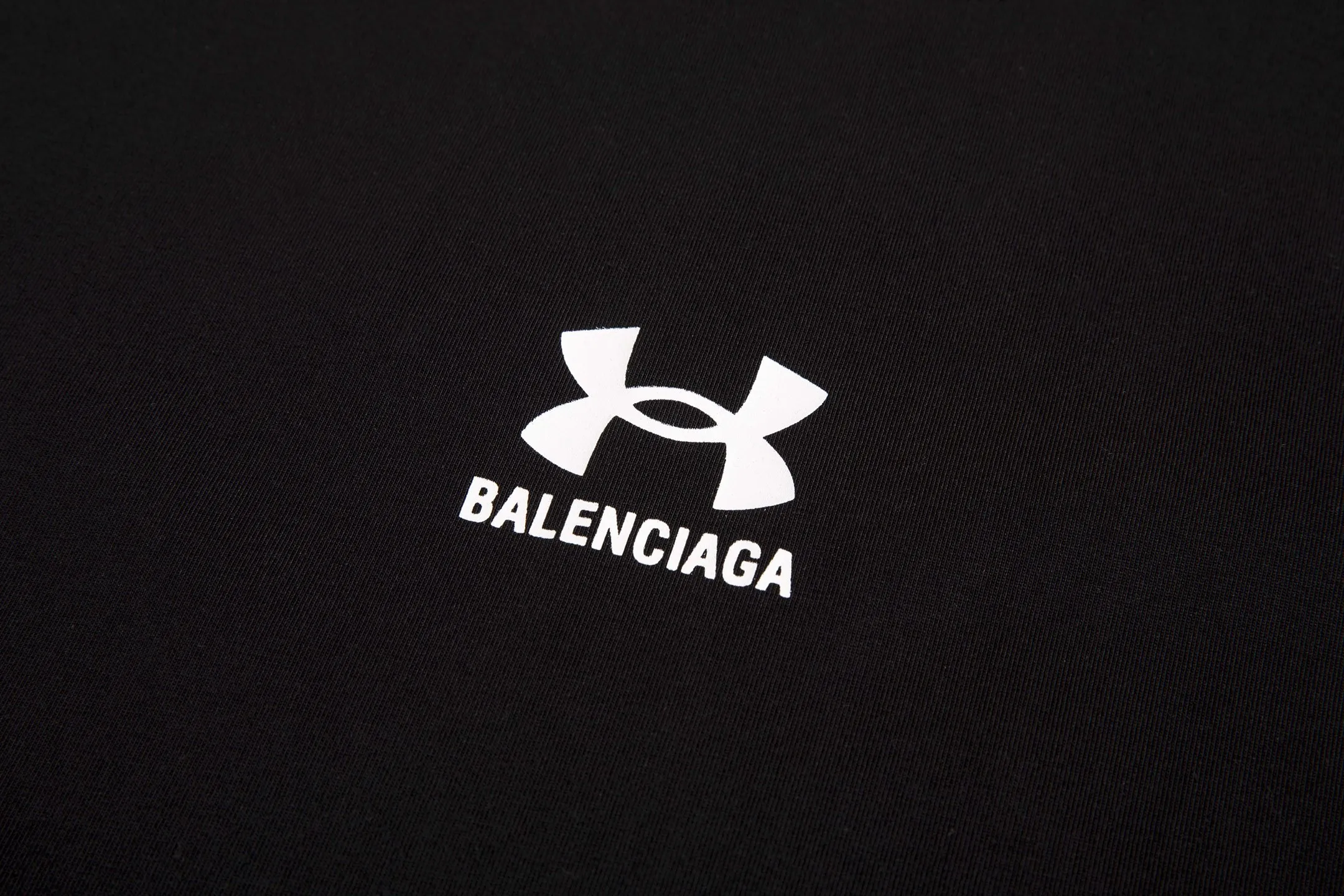 🅿️160 9182# Detailed picture Top version [[BALENCIA*GA] Official website quality New Paris joint Under Armor printed short-sleeved T-shirt OS version Loose dropped shoulders Unisex style Fabric: 260g 100% cotton double yarn Technology: Front and rear panels left and right sleeve printing Garment wash Shape solid Color: Black Size: XS S M L