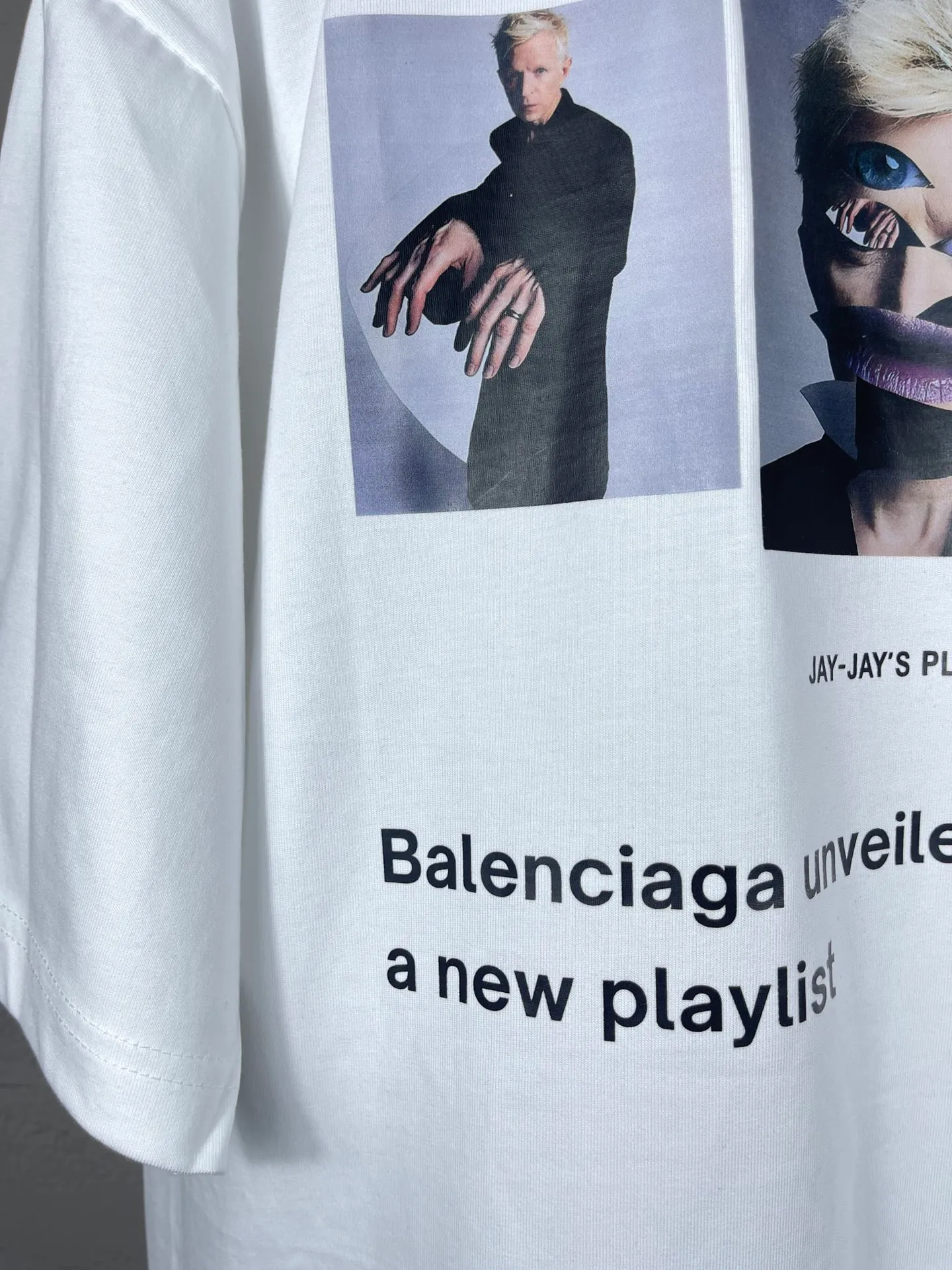 🅿️180 real photos [Top version. Official website quality] BALENCI*GA/Paris. 2024 new style. Front and rear white ink direct-printed short-sleeved T-shirts, brick cabinet synchronization. Genuine product developed at the first time, happy to print and compare! The fabric is made of Paris ZP custom-woven and dyed cotton double yarn. Weighing 260 grams, the cloth surface is clean. The cloth pattern is clear, soft and comfortable. The threads are dyed with no color difference. The classic LOGO uses environmentally friendly imported materials and is directly sprayed with white ink. The letters are clear and the effect is three-dimensional. Restore the brick cabinet. Welcome to compare, the version adopts the OS loose shoulder version. Same style for men and women. Code: BL223320 Color: black, white, size: XS to L