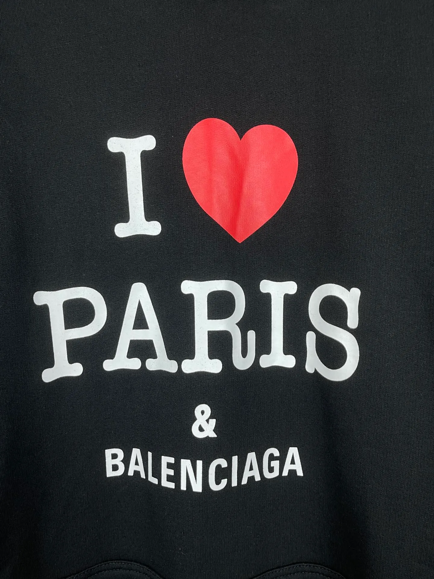 🅿️310 real photos [Top version. Official website quality] BALENCI*GA/Paris.SS24 latest model, front I Love Paris & Balenciaxx art print hooded sweatshirt. Brick cabinet synchronization. Genuine product developed in the first time, happy to print and compare! The fabric is made of Paris ZP custom-woven and dyed cotton sweatshirt. Weighing 460 grams, the cloth surface is clean. The cloth pattern is clear, soft and comfortable. The threads are dyed with no color difference. The printing uses environmentally friendly imported materials. The letters are clear and the effect is three-dimensional. The version adopts OS loose shoulder design. Same style for men and women. Code: BL238908 Color:: Black Size: XS S M L