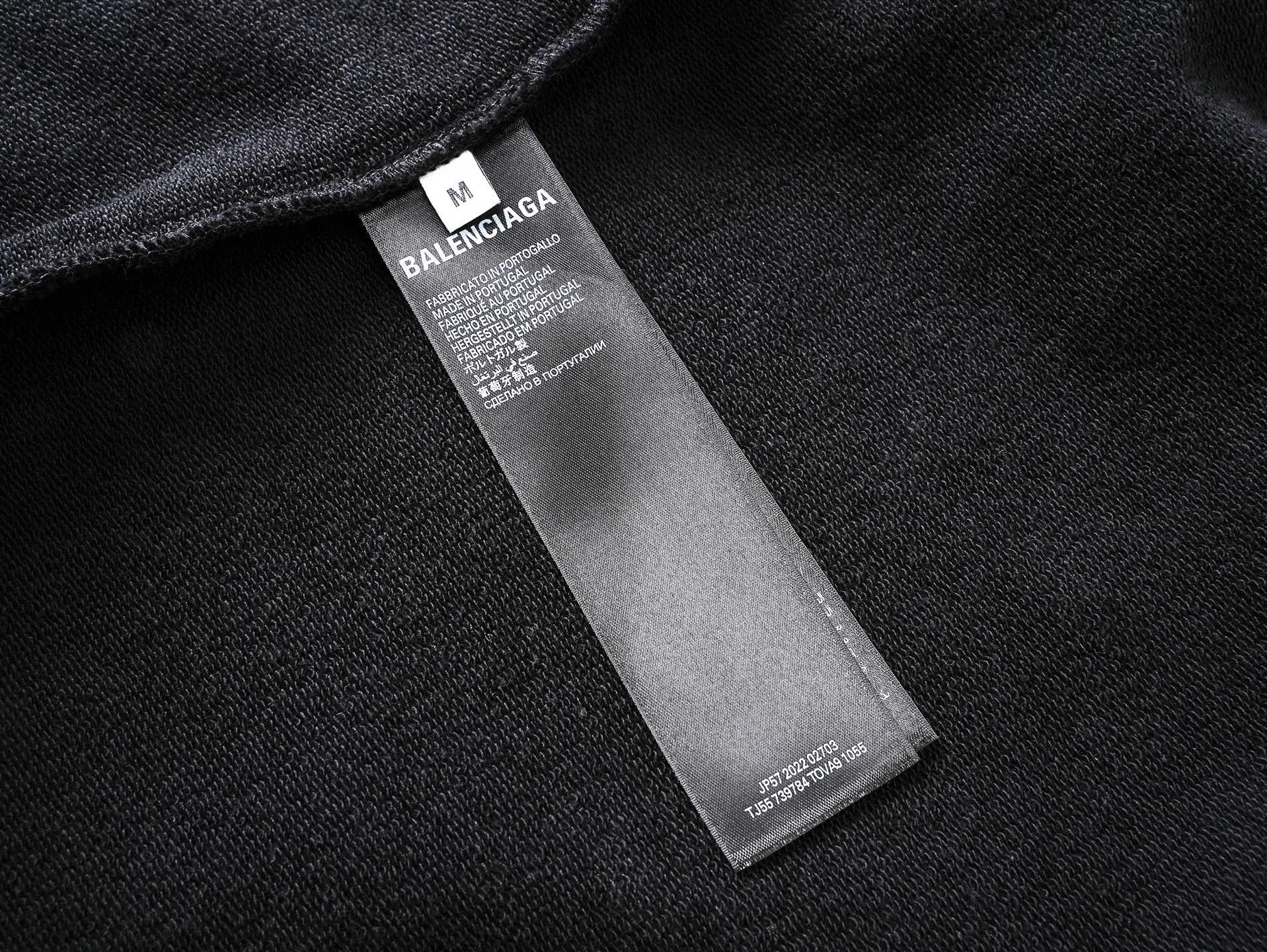 🅿️330 real photos [Top version. Official website quality] BALENCI*GA/Paris.SS25 latest model, limited edition for Chinese Valentine's Day in Paris, hooded sweatshirt with love LOGO embroidery on the front and love LOGO printing on the back, synchronized with brick cabinets. Developed genuine product at the first time, welcome to compare! The fabric is made of Paris ZP custom-woven and dyed cotton sweatshirt. Weighing 460 grams, the cloth surface is clean. The cloth pattern is clear, soft and comfortable. The threads are dyed with no color difference. The embroidery is done using imported Tajima embroidery machines. The printing uses environmentally friendly imported rubber paddles. The letters are clear and the effect is three-dimensional. The version adopts OS loose shoulder design. Same style for men and women. Code: BL259968 Color: black, off-white Size: XS S M L