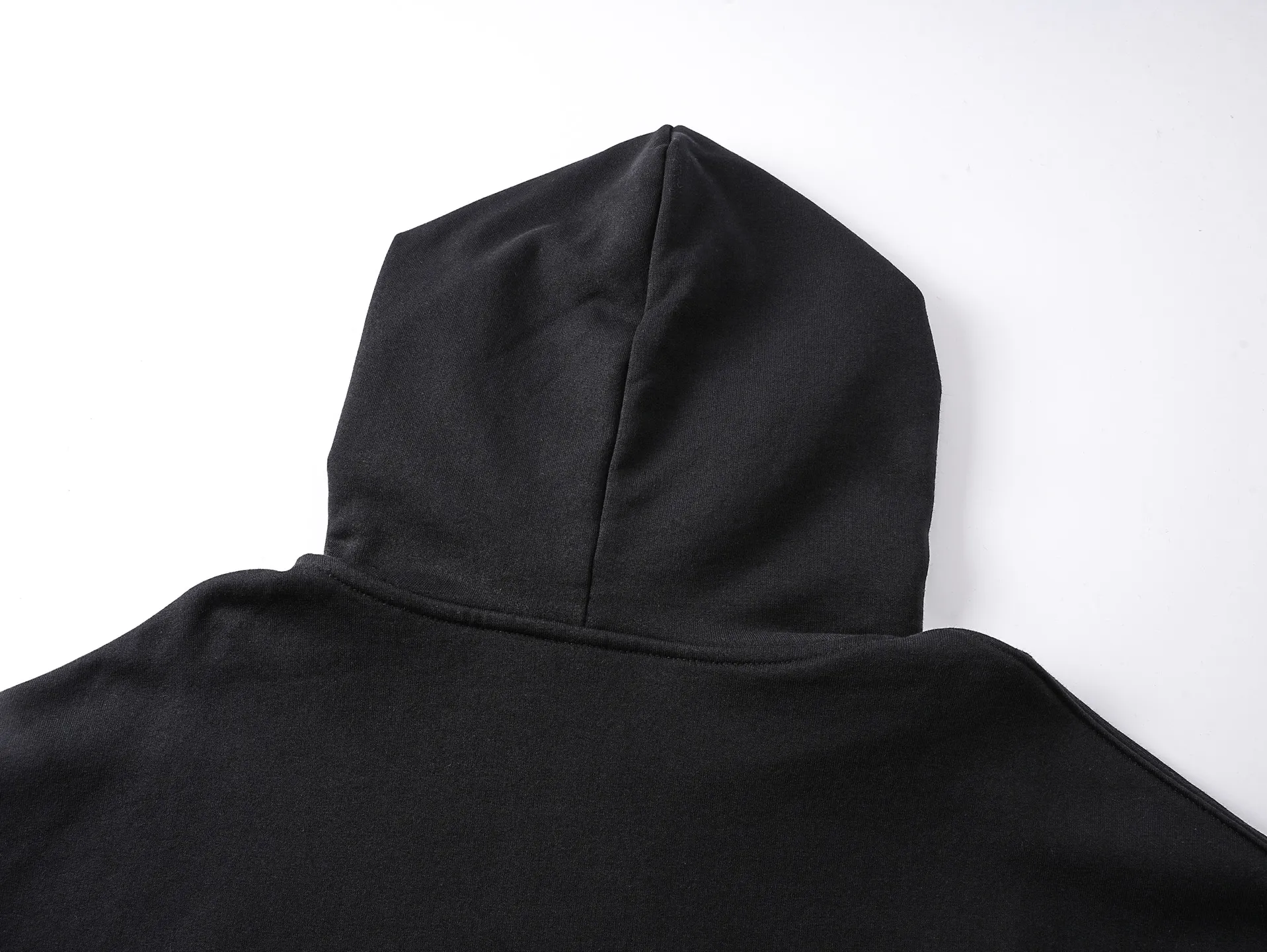 🅿️330 real photos [Top version. Official website quality] BALENCI*GA/Paris.SS25 latest model, limited edition for Chinese Valentine's Day in Paris, hooded sweatshirt with love LOGO embroidery on the front and love LOGO printing on the back, synchronized with brick cabinets. Developed genuine product at the first time, welcome to compare! The fabric is made of Paris ZP custom-woven and dyed cotton sweatshirt. Weighing 460 grams, the cloth surface is clean. The cloth pattern is clear, soft and comfortable. The threads are dyed with no color difference. The embroidery is done using imported Tajima embroidery machines. The printing uses environmentally friendly imported rubber paddles. The letters are clear and the effect is three-dimensional. The version adopts OS loose shoulder design. Same style for men and women. Code: BL259968 Color: black, off-white Size: XS S M L