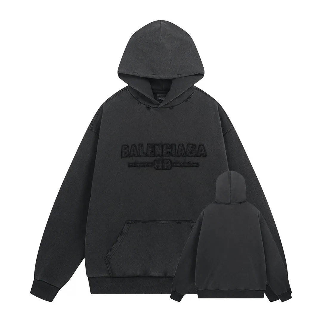 🅿️370 - BALENCI*GA Paris' latest hooded long-sleeved sweatshirt with chest patch with letter LOGO. The classic letter LOGO on the front is patched and embroidered with an imported Tajima embroidery machine. The master manually positions and hand-grinds the fixed points. The ready-made garments are washed, aged and worn. Overweight craftsmanship. The effect is three-dimensional. Exclusively pattern-woven and dyed 460g fabric. Threads are dyed in the same vat with zero color difference. Brick cabinet synchronization. Welcome to compare. Same style for men and women. -Color: washed black -SIZE: Xs S M L style number 8960#