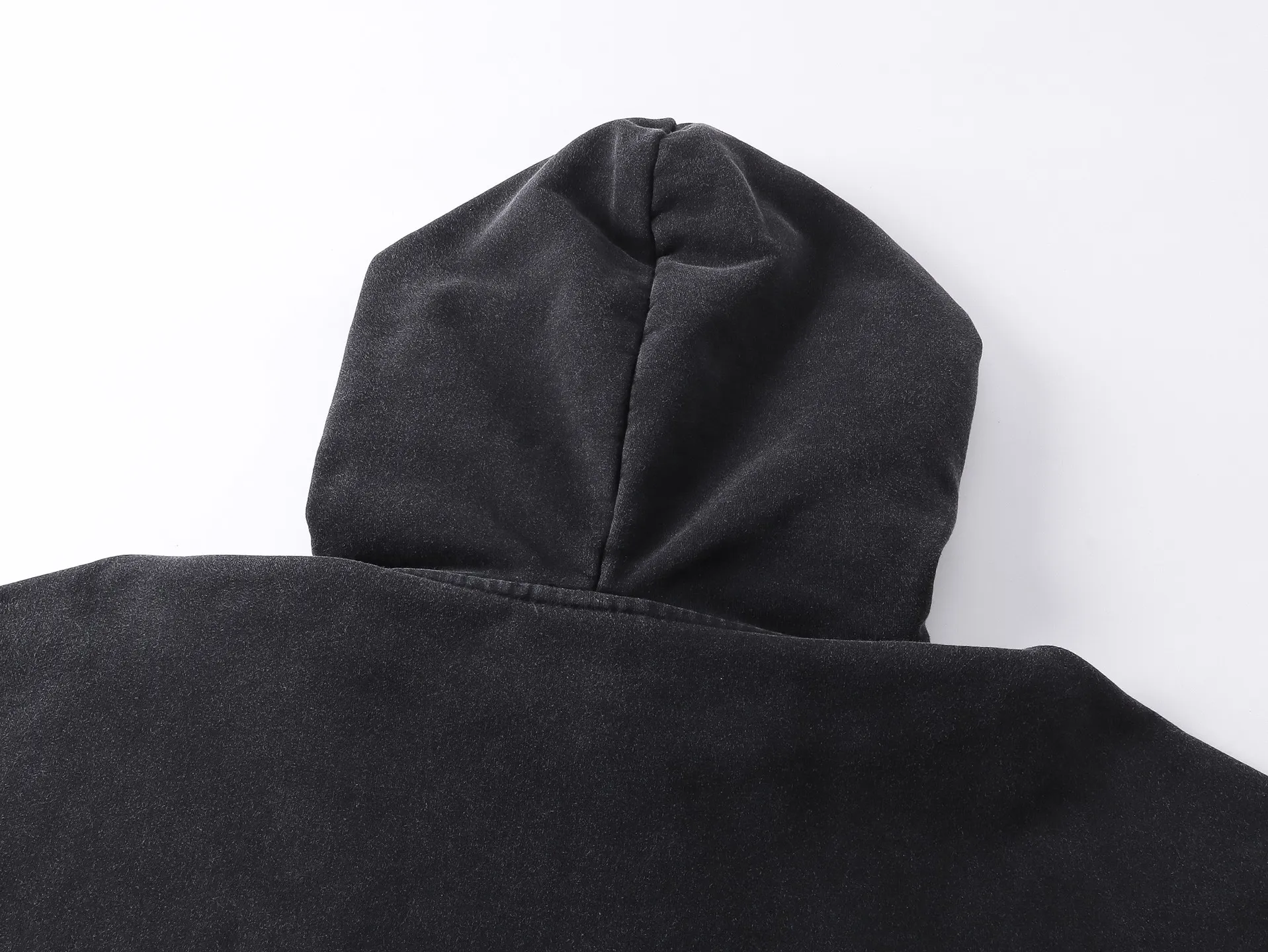🅿️370 - BALENCI*GA Paris' latest hooded long-sleeved sweatshirt with chest patch with letter LOGO. The classic letter LOGO on the front is patched and embroidered with an imported Tajima embroidery machine. The master manually positions and hand-grinds the fixed points. The ready-made garments are washed, aged and worn. Overweight craftsmanship. The effect is three-dimensional. Exclusively pattern-woven and dyed 460g fabric. Threads are dyed in the same vat with zero color difference. Brick cabinet synchronization. Welcome to compare. Same style for men and women. -Color: washed black -SIZE: Xs S M L style number 8960#