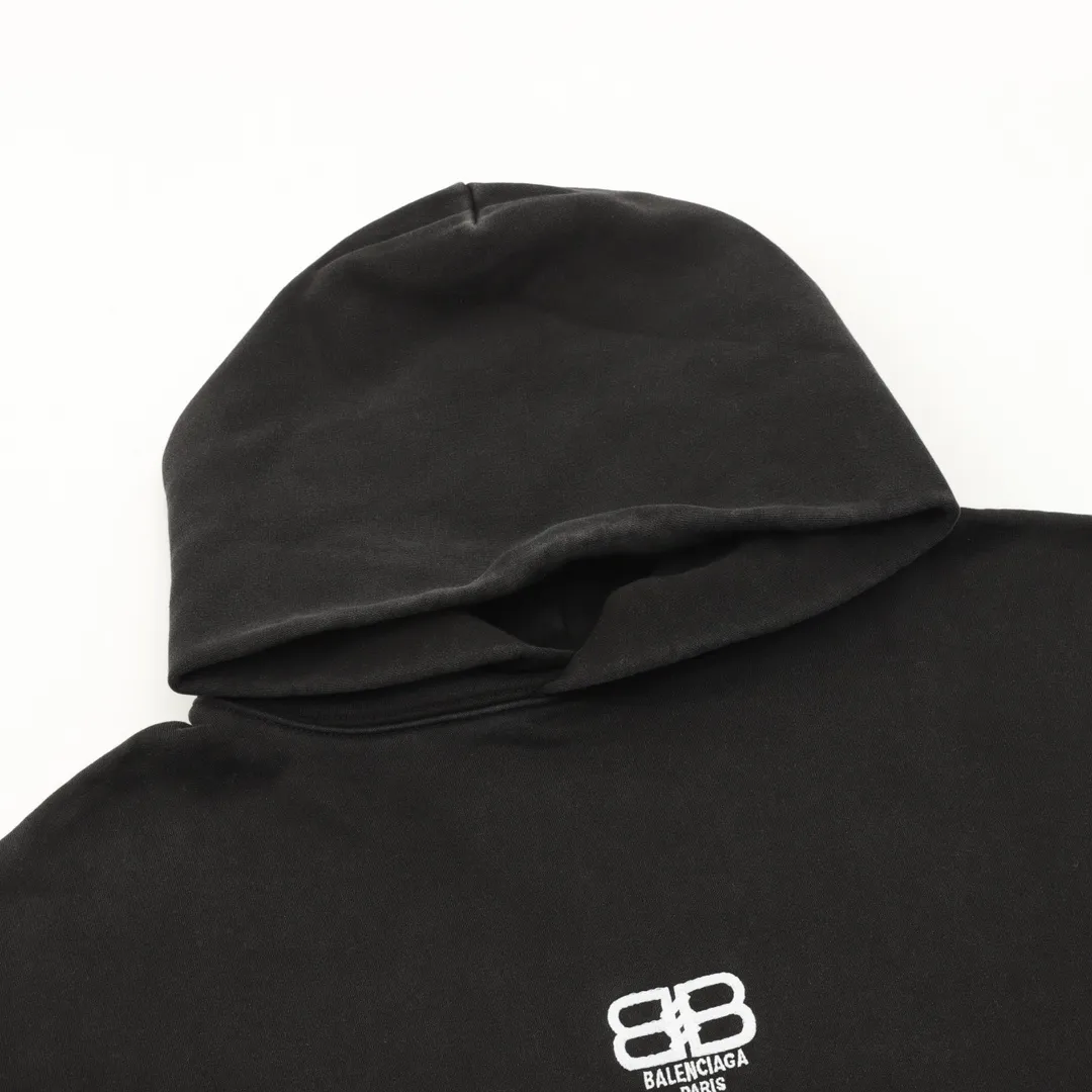 🅿️580 Balenciaga/Balenciaga Double B embroidered washed hooded sweatshirt. The fabric is made of Paris ZP custom-woven and dyed cotton terry fabric. The weight is 400 grams. The cloth surface is clean, the cloth pattern is clear, soft and comfortable, the color fastness is good, and it is not easy to change color - it is custom-woven and dyed without color difference, BLCG The double B lock logo is made with Tajima embroidery machines imported from Japan. The ready-made garments are aged and fried, with ultra-high craftsmanship. The version adopts a loose OS silhouette design. Size: XS-L