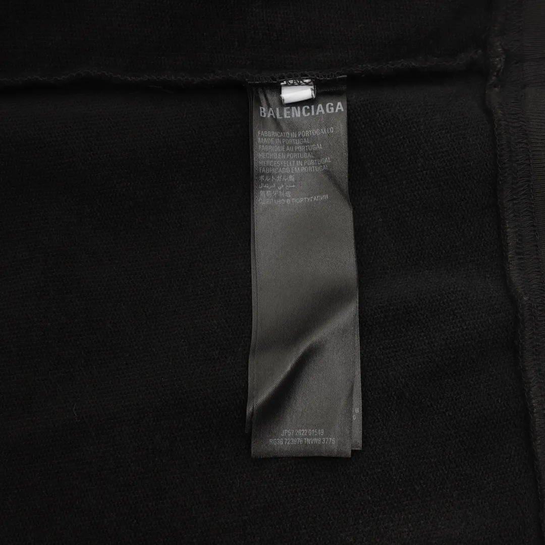 🅿️580 Balenciaga/Balenciaga Double B embroidered washed hooded sweatshirt. The fabric is made of Paris ZP custom-woven and dyed cotton terry fabric. The weight is 400 grams. The cloth surface is clean, the cloth pattern is clear, soft and comfortable, the color fastness is good, and it is not easy to change color - it is custom-woven and dyed without color difference, BLCG The double B lock logo is made with Tajima embroidery machines imported from Japan. The ready-made garments are aged and fried, with ultra-high craftsmanship. The version adopts a loose OS silhouette design. Size: XS-L