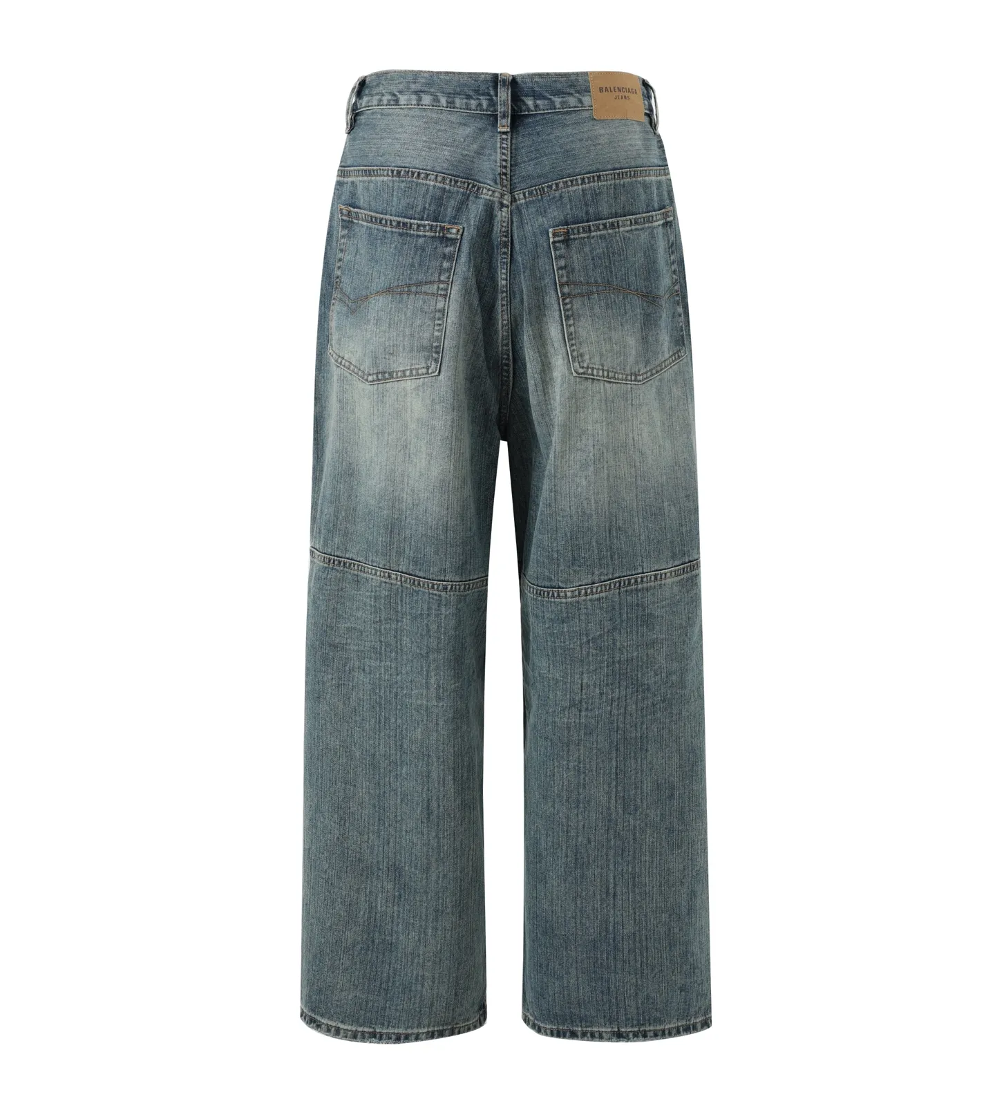 🅿️600 [Exclusive supply] BLCG 25SS Baggy wide-leg jeans (blue) Jeans that have been in operation for more than three months, with a minimum order of 1,000 meters of fabric, and several modifications in the middle, and they were shipped perfectly! The fabric is made of 100% pure cotton twill denim fabric imported from Japan and manufactured with high-density equipment imported from Italy. The original base contains spandex micro-elasticity to restore the simple texture of the denim item itself. The fabric is first washed and hand-made with a whiskering effect. , washed and polished to create an aged texture, the color is overly natural, the waist drawstring is custom-made, the waist can be tightened by the drawstring, the lettering hardware accessories are molded in a custom-made old color, and the back waist cowhide leather label is very versatile and has a loose baggy style. Size:XS/S/M