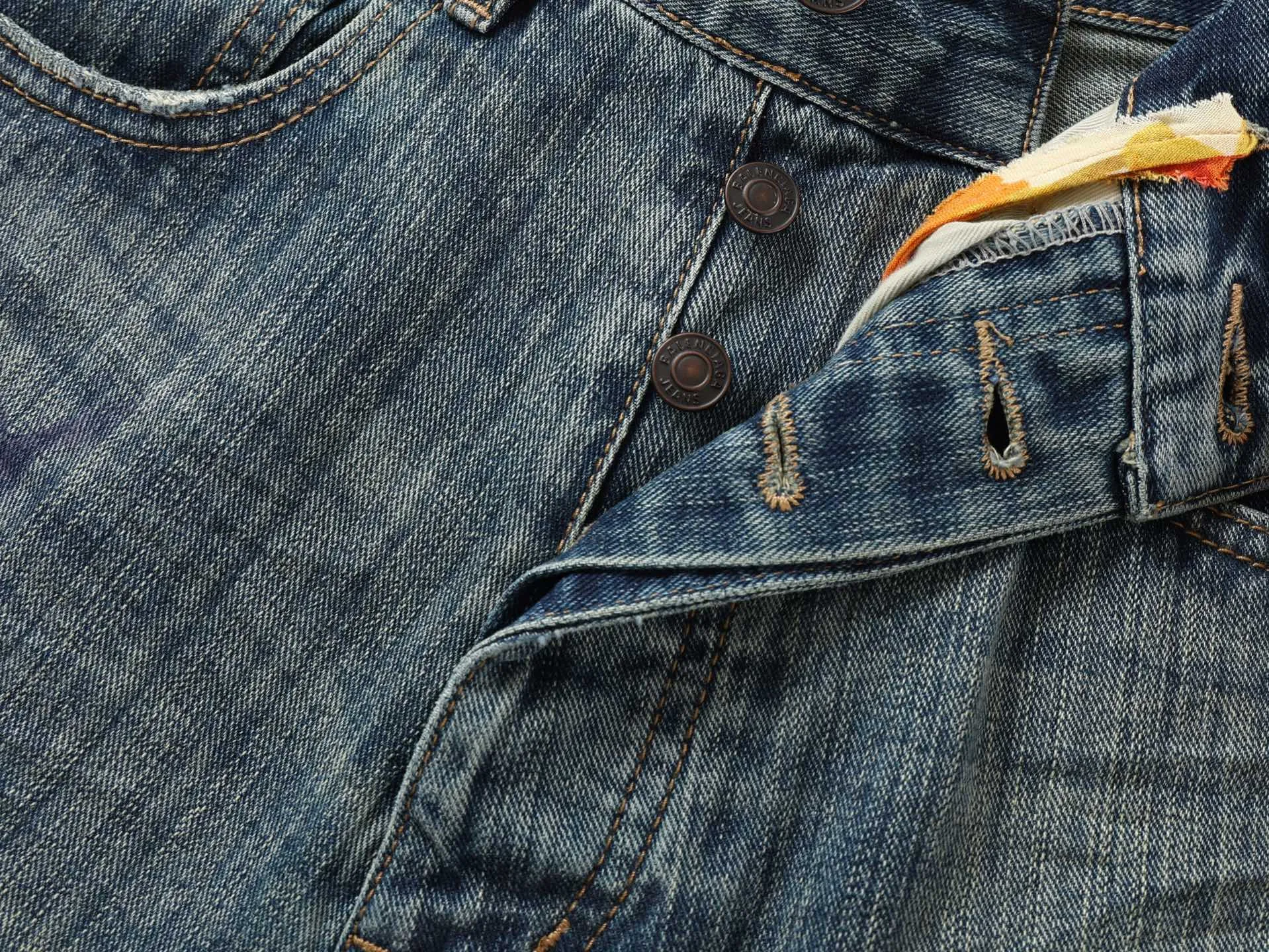 🅿️600 [Exclusive supply] BLCG 25SS Baggy wide-leg jeans (blue) Jeans that have been in operation for more than three months, with a minimum order of 1,000 meters of fabric, and several modifications in the middle, and they were shipped perfectly! The fabric is made of 100% pure cotton twill denim fabric imported from Japan and manufactured with high-density equipment imported from Italy. The original base contains spandex micro-elasticity to restore the simple texture of the denim item itself. The fabric is first washed and hand-made with a whiskering effect. , washed and polished to create an aged texture, the color is overly natural, the waist drawstring is custom-made, the waist can be tightened by the drawstring, the lettering hardware accessories are molded in a custom-made old color, and the back waist cowhide leather label is very versatile and has a loose baggy style. Size:XS/S/M