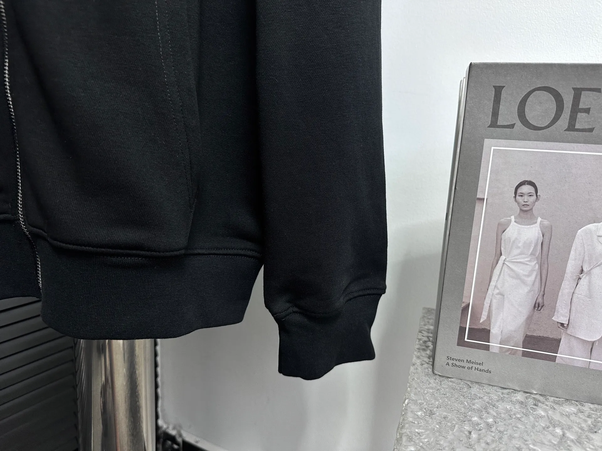 🅿️330 【BALENCIaGA】Paris Notes Singer Portrait Hooded Sweatshirt. The fabric surface is clean. The fabric pattern is clear, soft and comfortable. The threads are dyed with no color difference. The tape is stamped with imported transparent glue. The effect is three-dimensional. Restore brick cabinets, adopt OS loose shoulder style. Same style for men and women. Size: S-XL