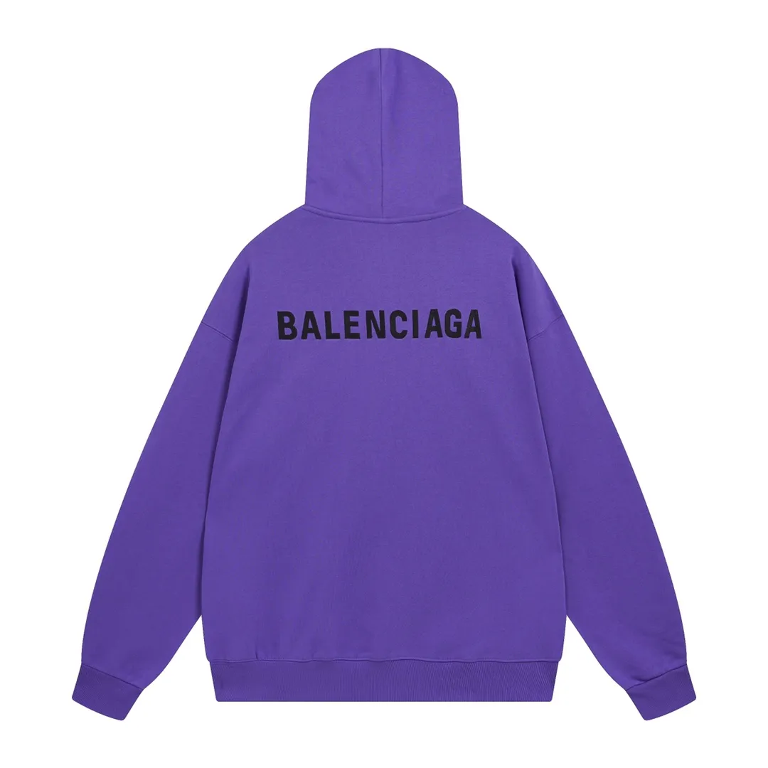 🅿️300 Detailed picture [Top version. Official website quality] BALENCI*GA/Paris#Classic model. Classic letter embroidered long-sleeved hooded sweatshirt on the front and back. 2023 autumn and winter brick cabinet synchronization.                       The fabric is made of Paris ZP custom-woven and dyed cotton double yarn David coat. The weight is 450 grams. The cloth surface is clean. The cloth pattern is clear, soft and comfortable. The threads are dyed with no color difference. The classic letters are embroidered with an imported Tajima embroidery machine. The letters are clear and the effect is three-dimensional, restoring the brick cabinet. The version adopts the OS loose shoulder style. Same style for men and women. Coding: BL238039 Color: black, ash, purple, khaki, off-white Size: XS S M L