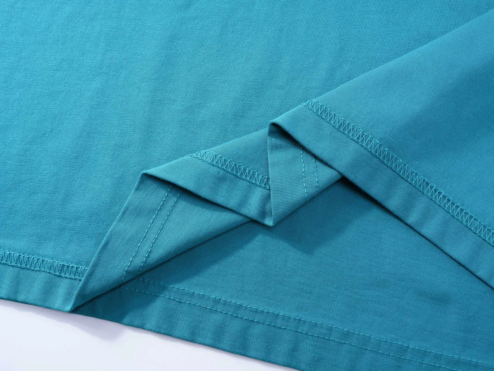 🅿️200 Actual pictures [Top version. Official website quality] BALENCI*GA/Paris #2025 new style washed short-sleeved T-shirt with letter LOGO chest patch embroidery, ready-to-wear stitching on the reverse side, ready-to-wear wash, full of design sense. Welcome to compare. The fabric is made of Paris ZP custom-woven and dyed cotton double yarn, weighing 260 grams, the cloth surface is clean. The cloth pattern is clear, soft and comfortable. The threads are dyed with no color difference. The classic letter LOGO is embroidered with imported Tajima embroidery machine. The effect is three-dimensional. Restore the brick cabinet, adopt OS loose shoulder style. Same style for men and women. Code: BL253639 Color: washed black, matte blue, green Size: XS S M L