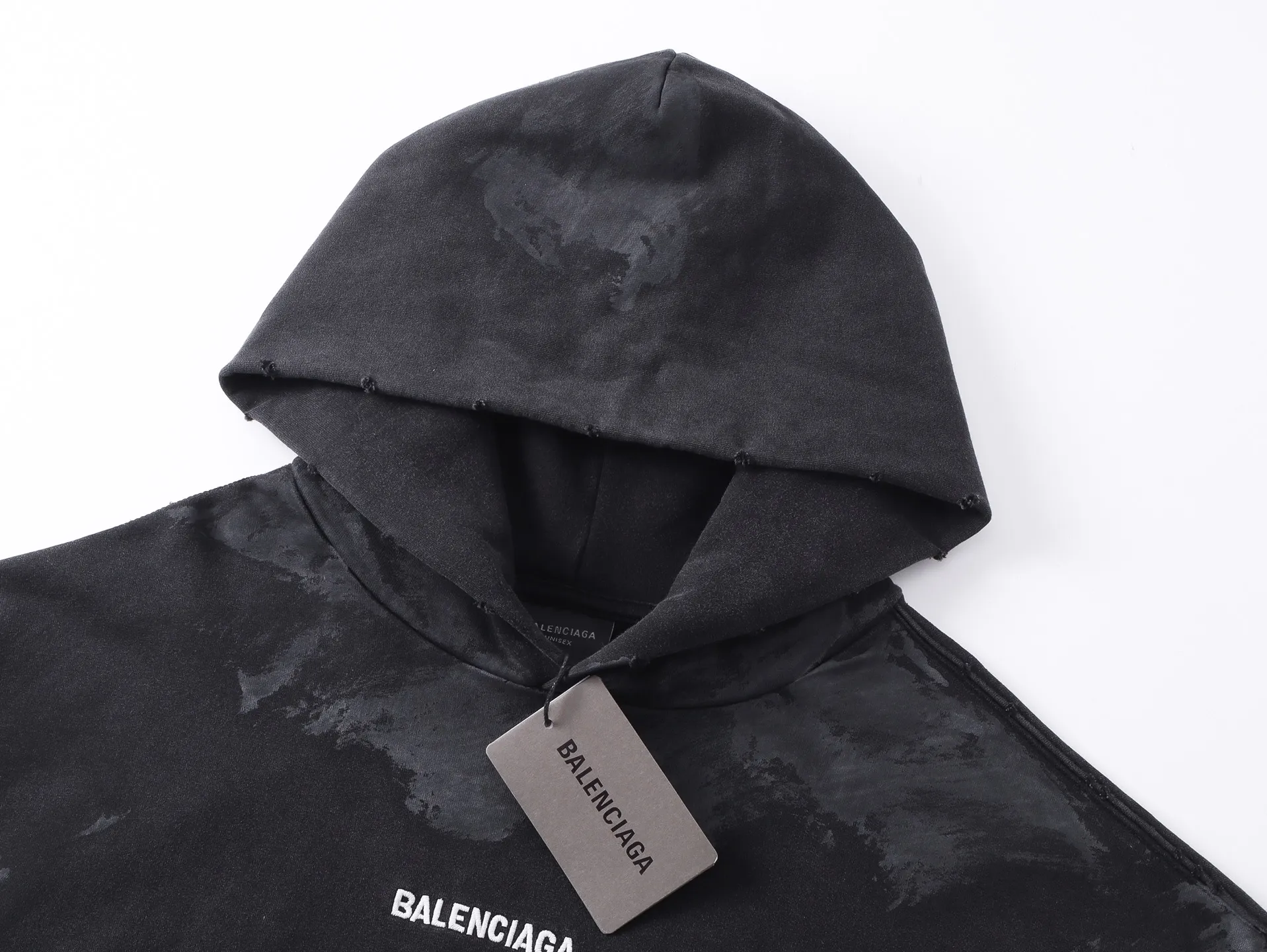 🅿️400 Actual pictures [Top version. Official website quality] BALENCI*GA/Paris #2025 new style. Front and back letter LOGO embroidery, hand-painted graffiti, washed and worn hooded sweatshirt, full of design. Welcome to compare. Notice! ️The fabric is made of authentic environmentally friendly dyes, custom-woven and dyed cotton sweatshirt. Weighing 460 grams, the cloth surface is clean. The cloth pattern is clear, soft and comfortable. The threads are dyed with no color difference. The classic letter LOGO is embroidered using imported Tajima embroidery machine. The garments are washed, distressed and hand-painted with graffiti. Extra heavy craftsmanship. . Restore the brick cabinet, adopt OS loose shoulder style. Same style for men and women. Code: BL259908 Color: black and gray Size: XS S M L
