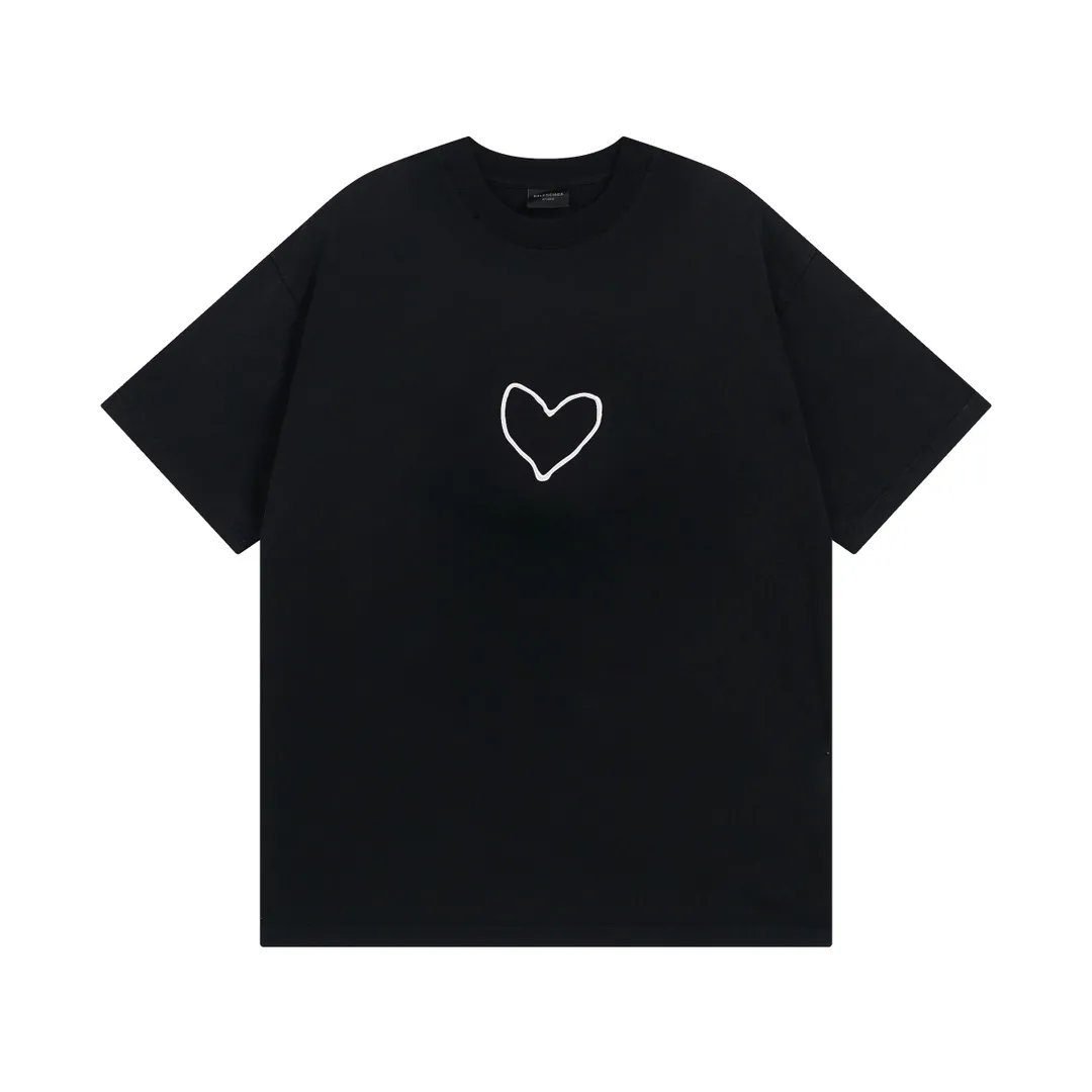 🅿️180 real photos [Top version. Official website quality] BALENCI*GA/Paris. SS24 Paris Chinese Valentine's Day limited edition love LOGO print, finished product washed and worn short-sleeved T-shirt. Brick cabinet synchronization. Genuine product developed at the first time, happy to print and compare! The fabric is made of Paris ZP custom-woven and dyed cotton double yarn. Weighing 260 grams, the cloth surface is clean. The cloth pattern is clear, soft and comfortable. The threads are dyed with no color difference. The printing uses environmentally friendly imported materials. The letters are clear and the effect is three-dimensional. The version adopts OS loose shoulder design. Same style for men and women. Code: BL223606 Color: black, pink Size: XS S M L