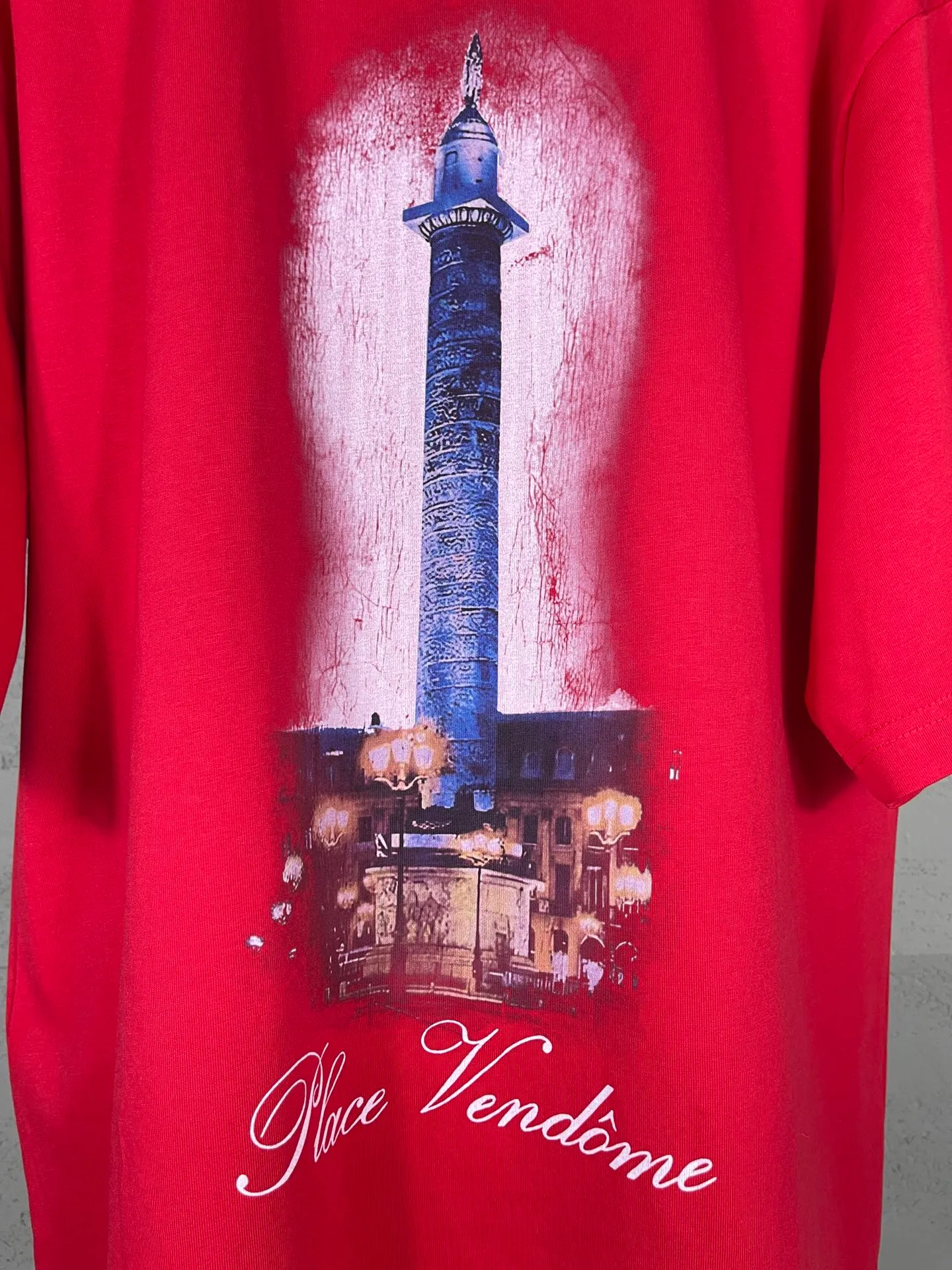 🅿️186 real shots [Top version. Official website quality] BALENCI*GA/Paris. SS24 new Balenciaga Vogue co-branded series. Front and rear LOGO direct-printed short-sleeved T-shirt. Brick cabinet synchronization. Genuine product developed at the first time, happy to print and compare! The fabric is made of Paris ZP custom-woven and dyed cotton double yarn. Weighing 260 grams, the cloth surface is clean. The cloth pattern is clear, soft and comfortable. The threads are dyed with no color difference. The printing is made of environmentally friendly imported materials with direct inkjet printing. The pattern letters are clear and the effect is three-dimensional. The version adopts OS loose shoulder style. Same style for men and women. Code: BL223399 Color: black, red, off-white Size: XS S M L