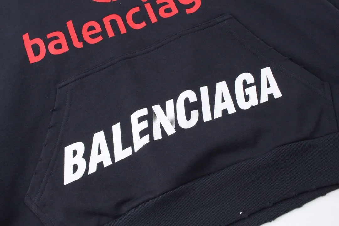 🅿️320 real photos [Top version. Official website quality] BALENCI*GA/Paris BALENCI*GA#2024 latest model, many classic full LOGO racing suits printed ready-to-wear worn hooded sweatshirts and brick cabinets synchronized. Genuine products are developed and developed in the first time. Welcome to compare! The fabric is made of Paris ZP custom-woven and dyed cotton sweatshirt. The weight is 450 grams. The cloth surface is clean. The cloth pattern is clear. It is soft and comfortable. It has good color fastness and is not easy to change color. The threads are woven and dyed with no color difference. The printing is done by computer direct printing, with a three-dimensional effect. The garments are distressed and worn, with ultra-high craftsmanship. The version adopts the OS loose shoulder style. Same style for men and women. Coding: BL238009 Color: white, dark blue gray Size: XS S M L