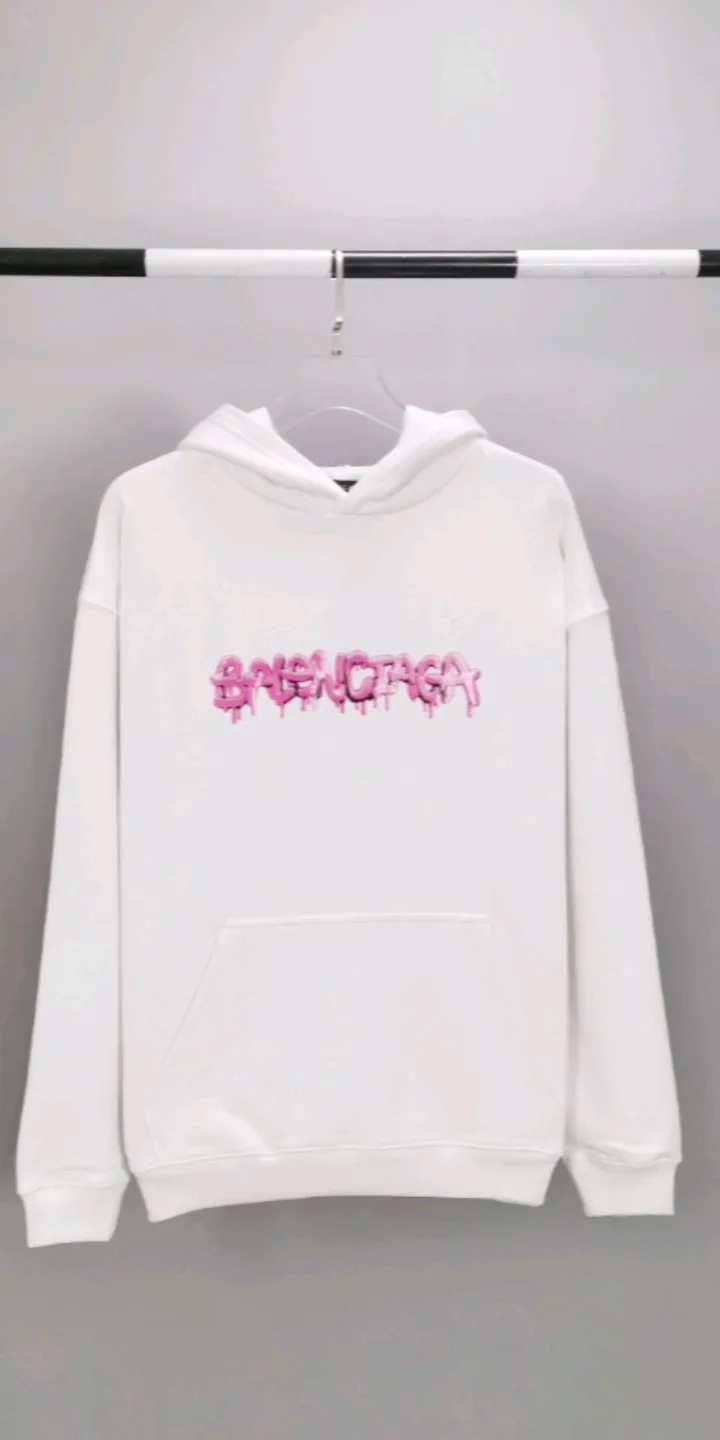 Real shot of the video - the top tested version of BALENCIAGA, pink jelly glue dissolved pure cotton, loose and breathable, trendy brand, same style short sleeves for men and women. The design elements are still as simple as ever. The letters on the chest are integrated with the design of melted jelly, giving an immediate sense of high-end. 100% looped terry cotton fabric, pre-shrunk and washed, multi-dimensional handle. The printing is dot printing, cross-engraved lettering mold, inkjet-style heat transfer. The gel letters are first made and then fixed on the fabric through high-temperature pressing. The elements are simple and versatile. They look great in any combination. Color: black, white, light gray. Size: XS-L P:450