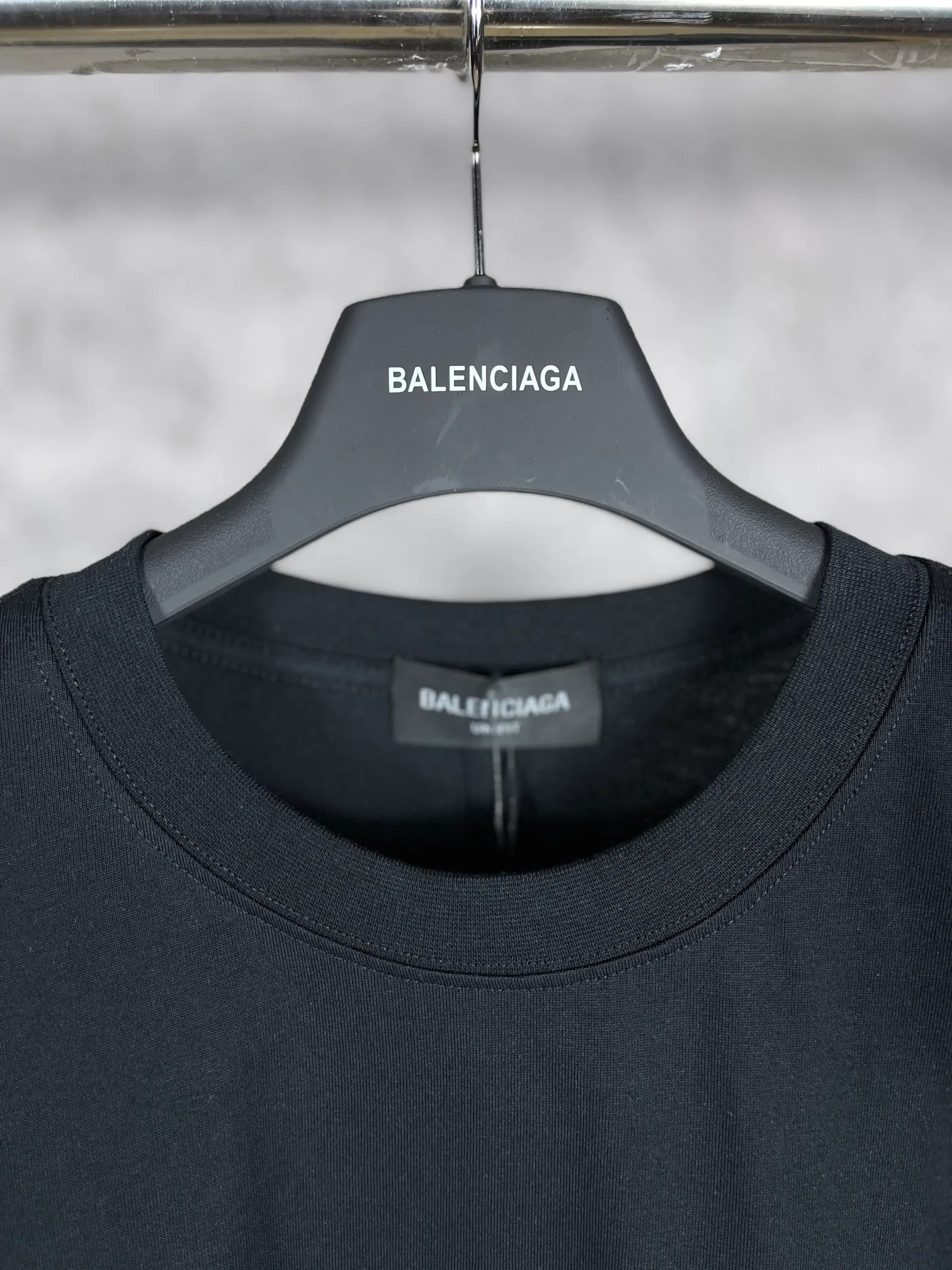 🅿️170 real photos [Top version. Official website quality] BALENCIAGA/Balenciaga WFP4044 World Food Agency charity limited edition #short-sleeved T-shirt. The fabric is made of Paris ZP custom-woven and dyed cotton double yarn. Weighing 260 grams, the cloth surface is clean. The cloth pattern is clear, soft and comfortable. The ribbing is dyed with no color difference. The classic pattern printing uses environmentally friendly imported glue and precision stencils. The letters are clear. No burrs. The three-dimensional effect is strong. The version adopts the OS loose shoulder version. The same style for men and women. Coding: BL223030 Color: white, black, coffee Size: XS S M L