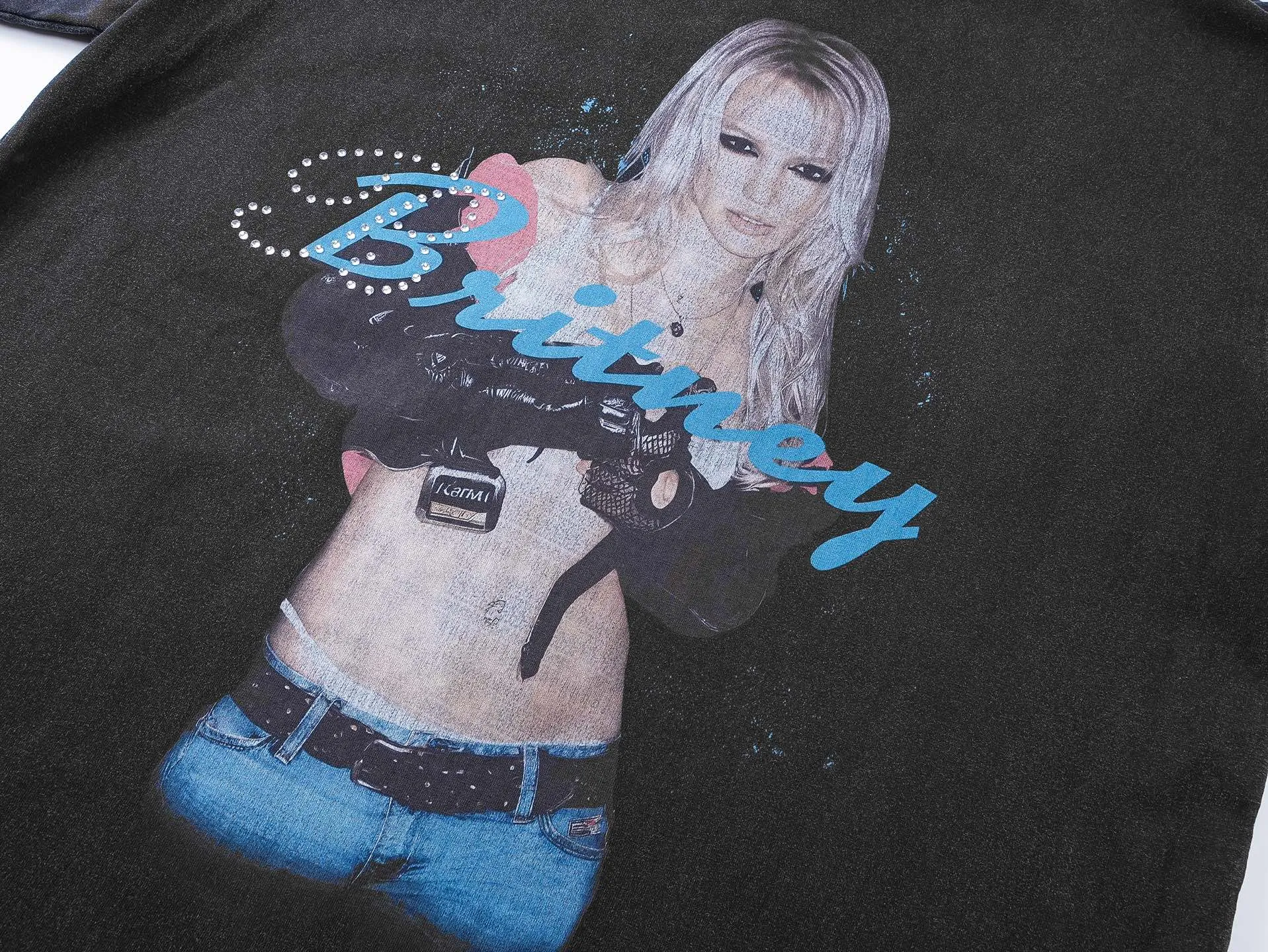 🅿️206 Actual pictures [Top version. Official website quality] BALENCI*GA/26 new model. Balenciaga Music |Britney Series limited edition music cooperation series, front and back direct-print printing, hot diamonds, washed and distressed short-sleeved T-shirt #SS26 latest style. Research and development at the first time, different market currencies. Comparisons welcome. The fabric is made of Paris ZP custom-woven and dyed cotton double yarn. Weighing 260 grams, the cloth surface is clean. The cloth pattern is clear, soft and comfortable. The threads are dyed with no color difference. Printing adopts computer direct printing. Garments are washed and aged. Jubie market currency. Welcome to compare. The version adopts OS loose shoulder design. Same style for men and women. Code: BL253701 Color: washed black, floral gray Size: XS S M L