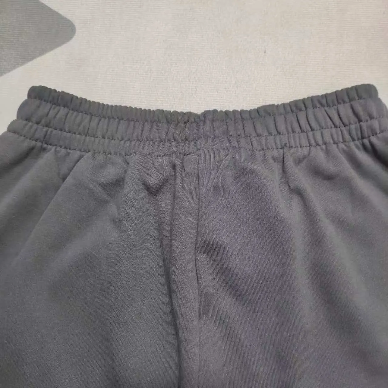 The top version of Balenciaga BLCG 23SS new side embroidered trousers, loose fit, same style for men and women. Color: black Size: XS S M L P: 376