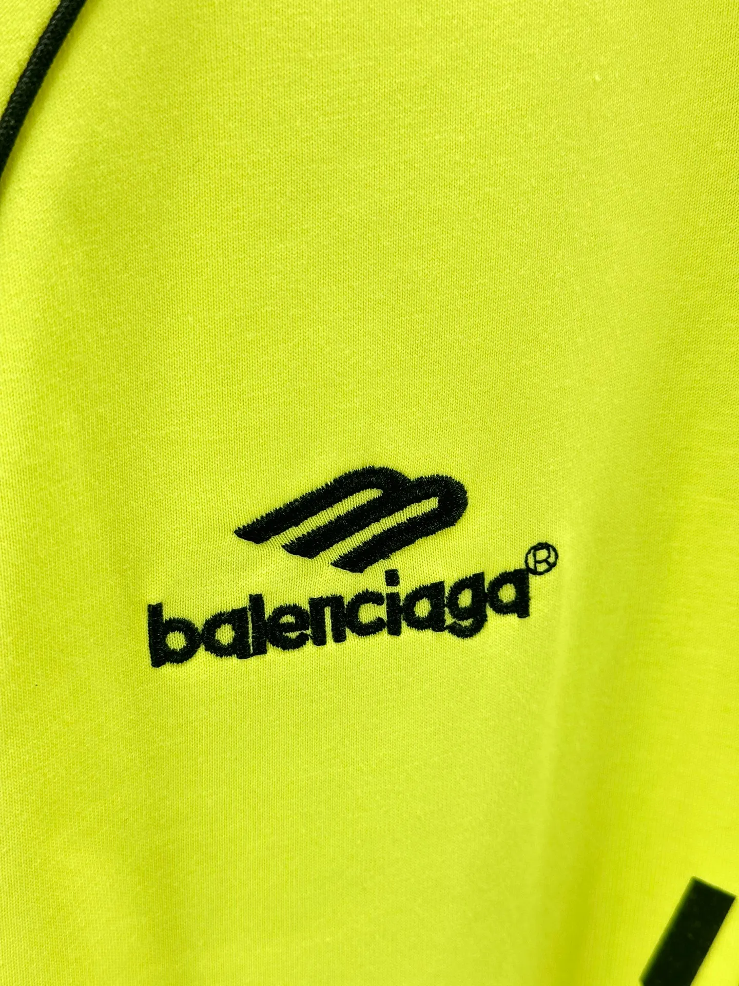 🅿️340 BALENCI*GA Paris Manchester United co-branded football No. 10 embroidery printed long sleeves, the fabric is made of Paris custom-woven and dyed double yarn pure cotton fabric. The weight is 280g. The thread is custom-woven and dyed without color difference. The front and rear panels use imported glue screen printing technology + the front and left sleeves use imported Tajima embroidery machine matt light heavy embroidery technology, two high-temperature shaping washes, os dropped shoulders, loose version, same style for men and women! ! -Color: black pink white red fluorescent green -SIZE: XS S M L style number 8606#