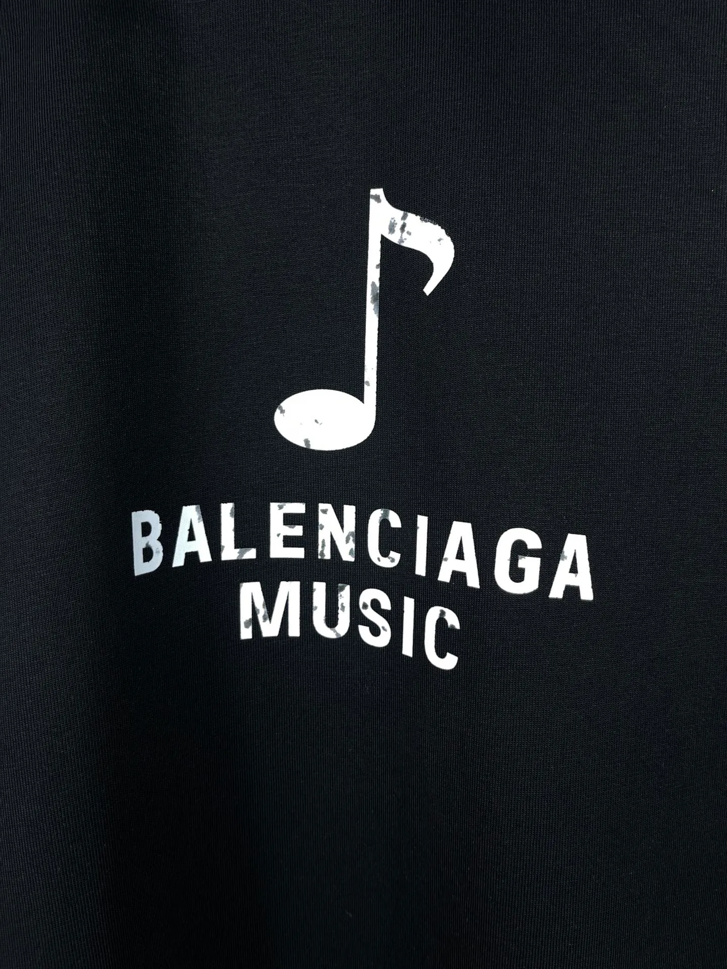🅿️180 real photos [Top version. Official website quality] BALENCI*GA/Paris. 2024 new style. Front and rear white ink direct-printed short-sleeved T-shirts, brick cabinet synchronization. Genuine product developed at the first time, happy to print and compare! The fabric is made of Paris ZP custom-woven and dyed cotton double yarn. Weighing 260 grams, the cloth surface is clean. The cloth pattern is clear, soft and comfortable. The threads are dyed with no color difference. The classic LOGO uses environmentally friendly imported materials and is directly sprayed with white ink. The letters are clear and the effect is three-dimensional. Restore the brick cabinet. Welcome to compare, the version adopts the OS loose shoulder version. Same style for men and women. Code: BL223320 Color: black, white, size: XS to L