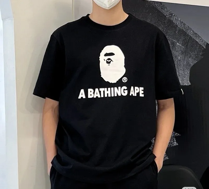 P110 00154 Japanese trendy brand BAPE ape head print short-sleeved T-shirt, same style for men and women, loose and large version, size smlxlxxl, black and white