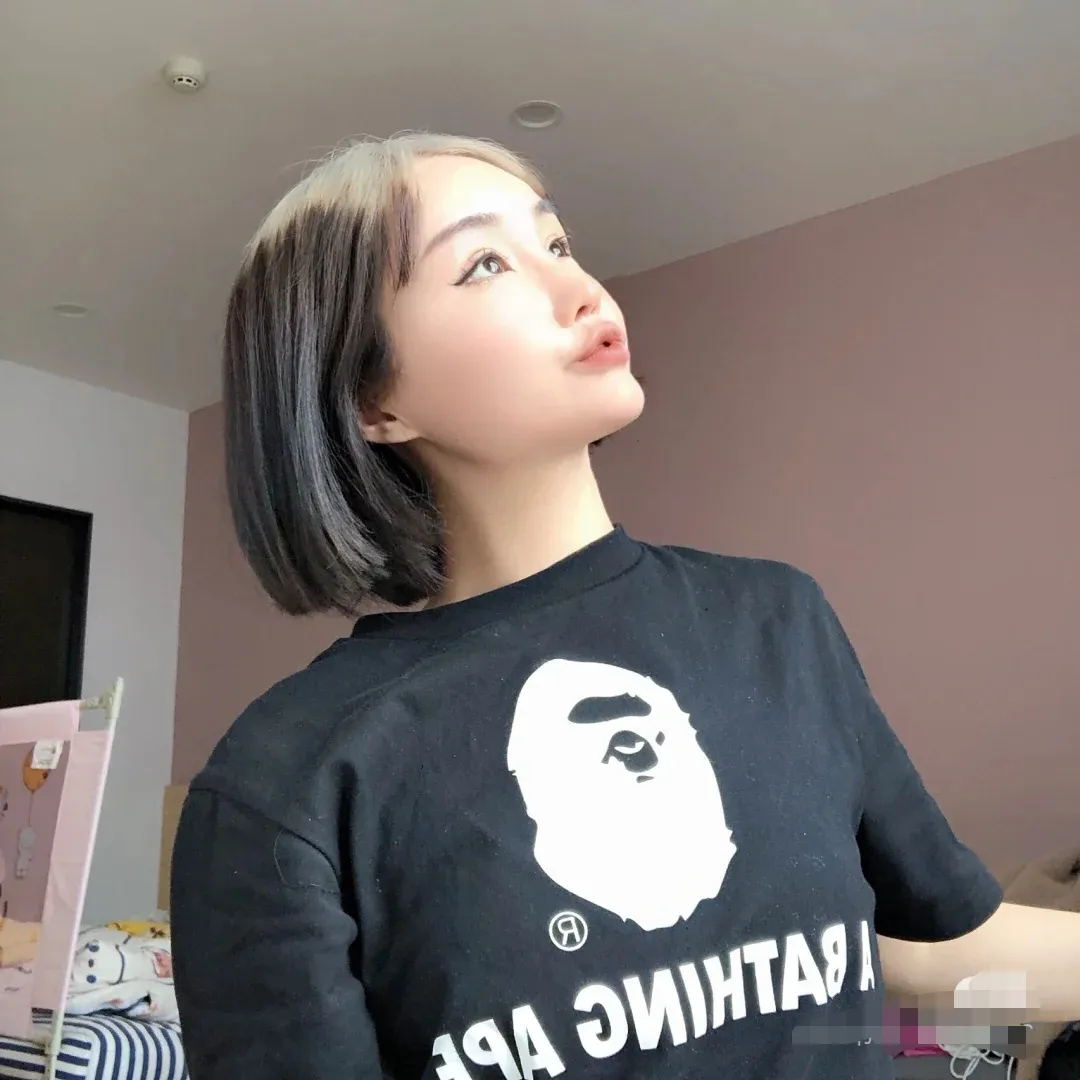 P110 00154 Japanese trendy brand BAPE ape head print short-sleeved T-shirt, same style for men and women, loose and large version, size smlxlxxl, black and white