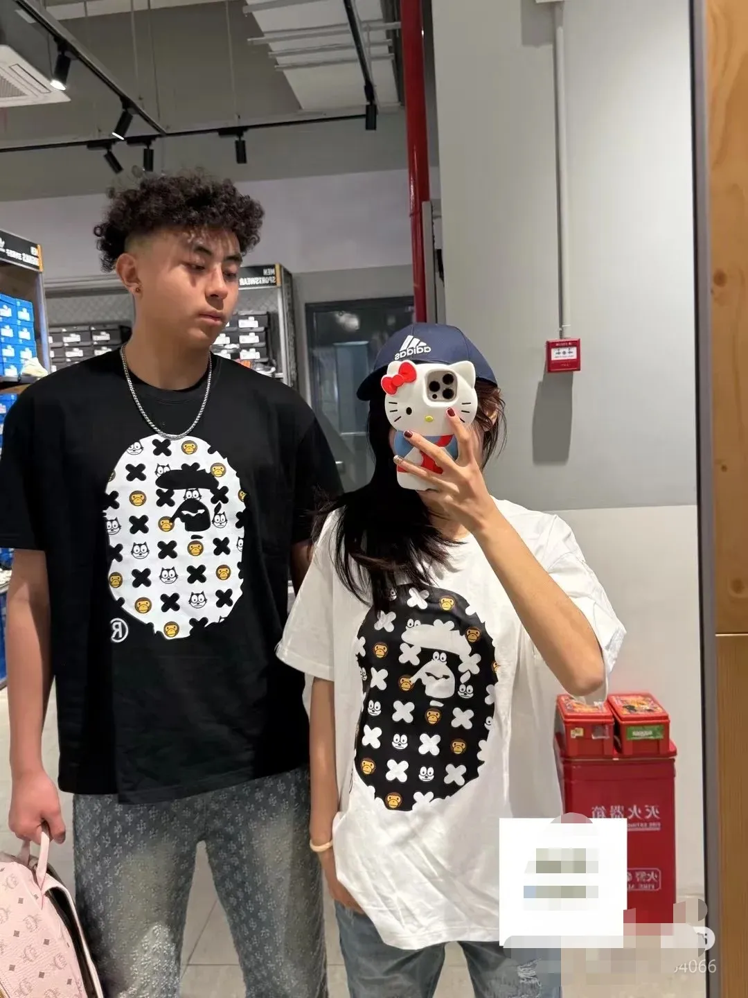 P110 001047 BAPE ape head cartoon print short-sleeved T-shirt, same style for men and women, size smlxlxxl, black and white