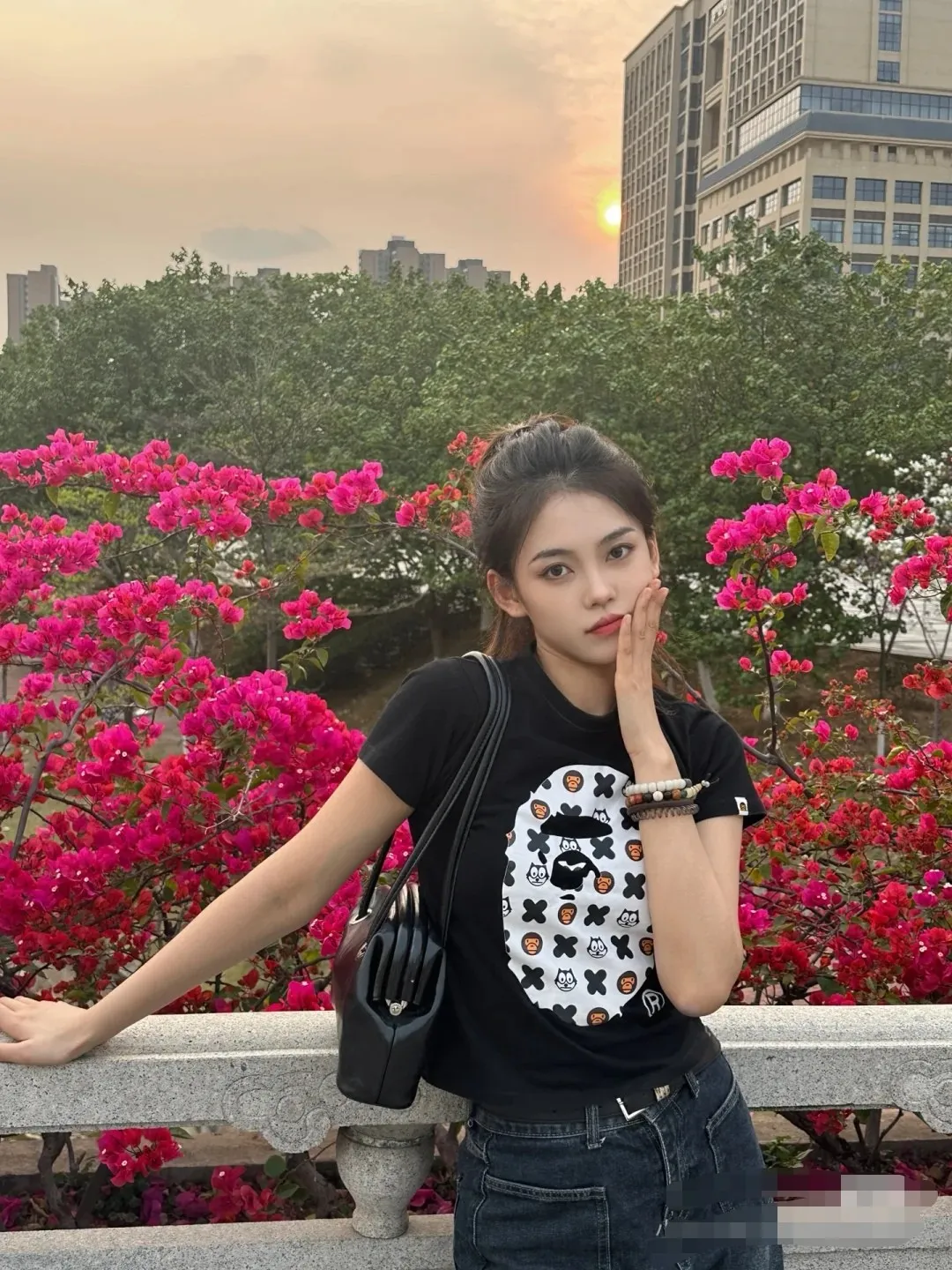 P110 001047 BAPE ape head cartoon print short-sleeved T-shirt, same style for men and women, size smlxlxxl, black and white