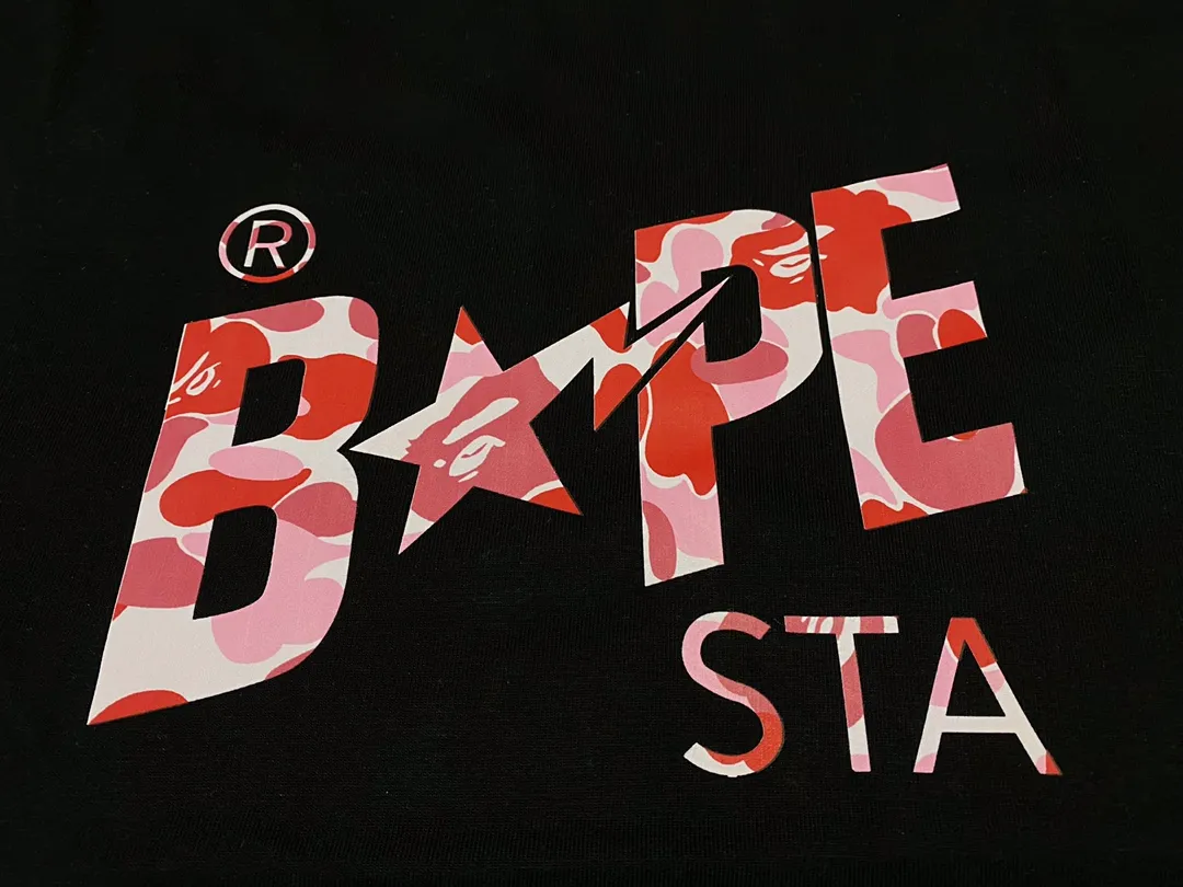 SC116#p110💰 (top version) BAPE camouflage star letter printed short-sleeved T-shirt Made of 260 grams of high-quality high-weave pure cotton fabric, double yarn combed, soft texture and no pilling Imported environmentally friendly printing glue, bright and three-dimensional pattern, quality 💥Same style for men and women, the upper body is fashionable Color: black white Size: S M L XL XXL