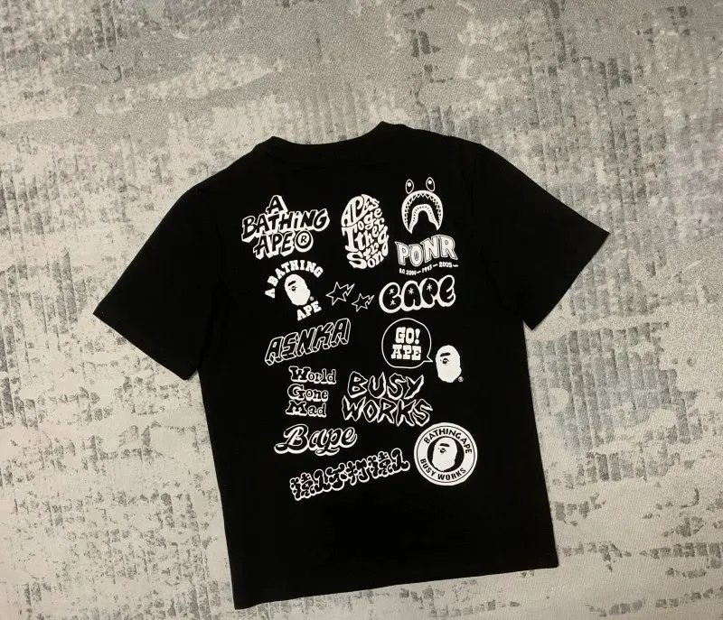 P110 001077 A BATHING APE BAPE Bicolor Bape Graffiti Tee two-color back graffiti printed round neck short-sleeved T-shirt, same style for men and women, size smlxlxxl, black and white