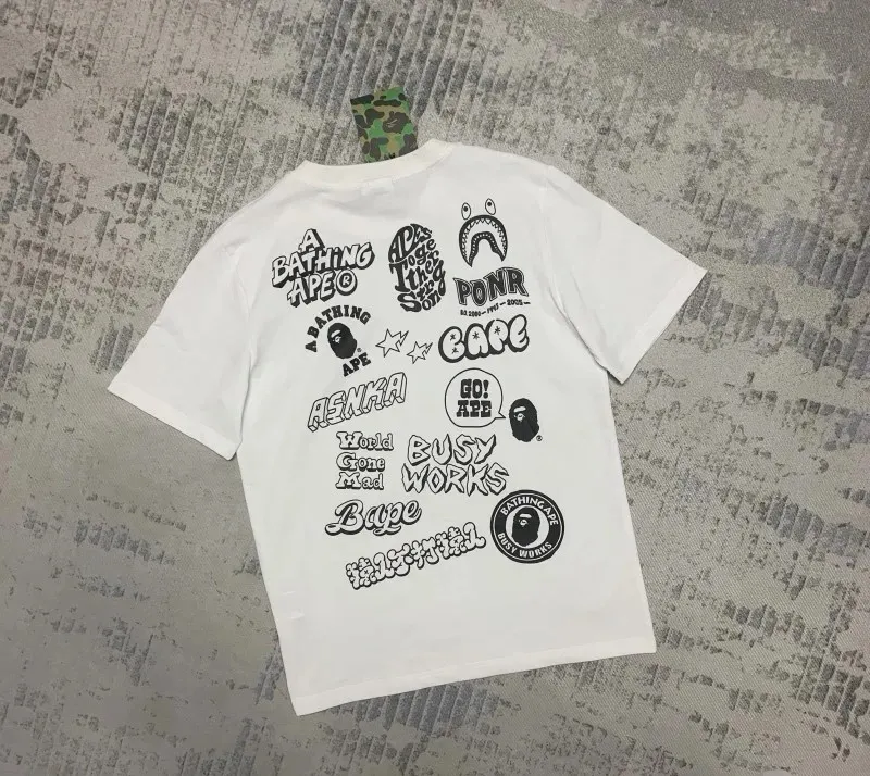P110 001077 A BATHING APE BAPE Bicolor Bape Graffiti Tee two-color back graffiti printed round neck short-sleeved T-shirt, same style for men and women, size smlxlxxl, black and white
