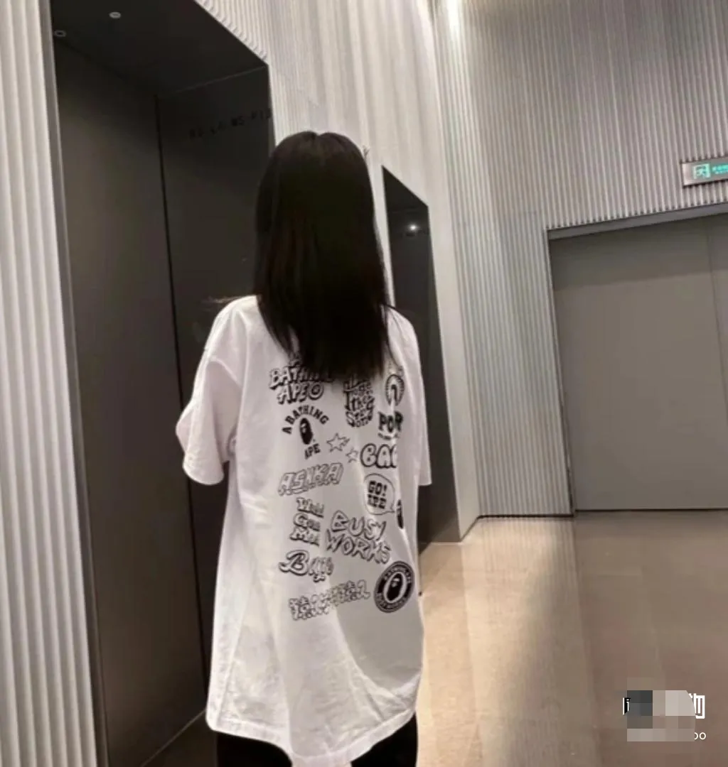 P110 001077 A BATHING APE BAPE Bicolor Bape Graffiti Tee two-color back graffiti printed round neck short-sleeved T-shirt, same style for men and women, size smlxlxxl, black and white