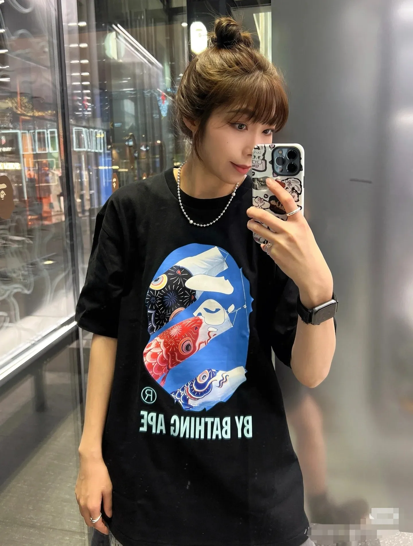 P110 001109 BAPE SS25 carp print pattern versatile short-sleeved T-shirt, same style for men and women, size smlxlxxl, black and white