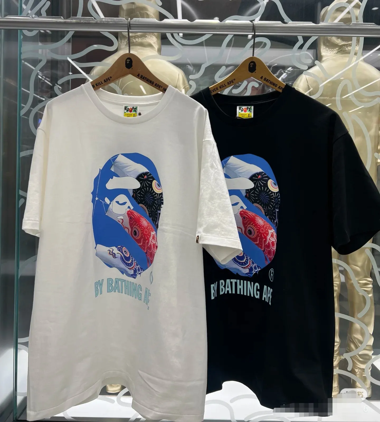 P110 001109 BAPE SS25 carp print pattern versatile short-sleeved T-shirt, same style for men and women, size smlxlxxl, black and white