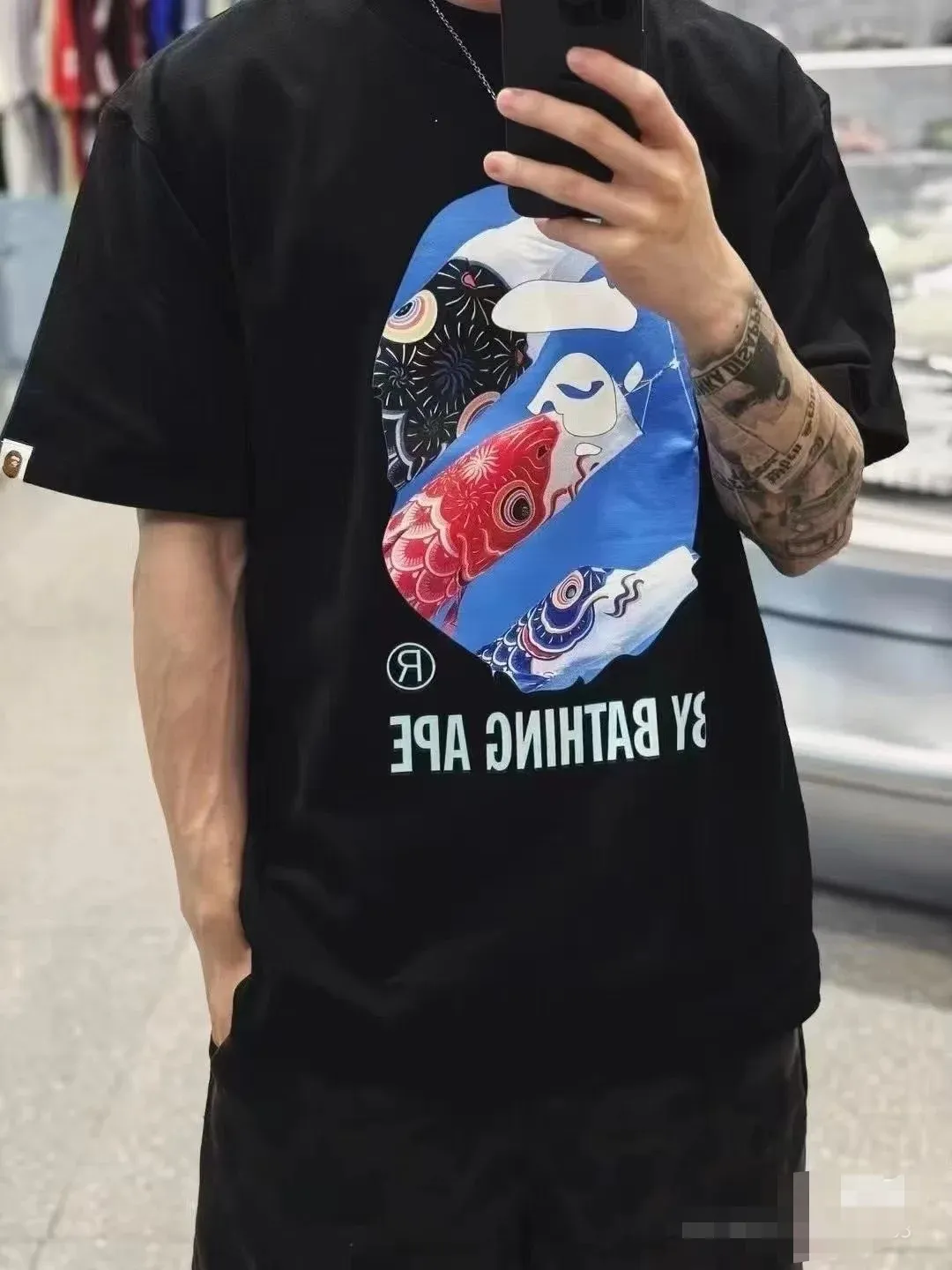 P110 001109 BAPE SS25 carp print pattern versatile short-sleeved T-shirt, same style for men and women, size smlxlxxl, black and white