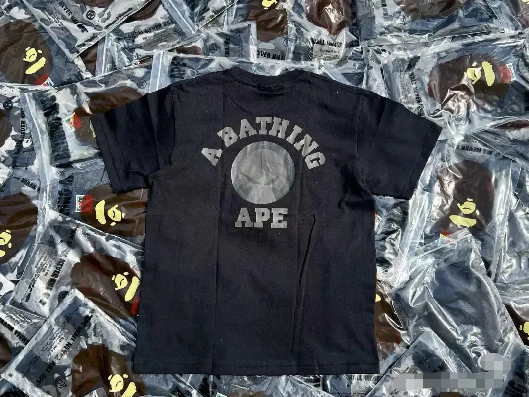 P110 001039 A BATHING APE BAPE x NBHD joint model SS23 American retro logo letter printing loose round neck short-sleeved T-shirt, same style for men and women, size smlxlxxl, black and white
