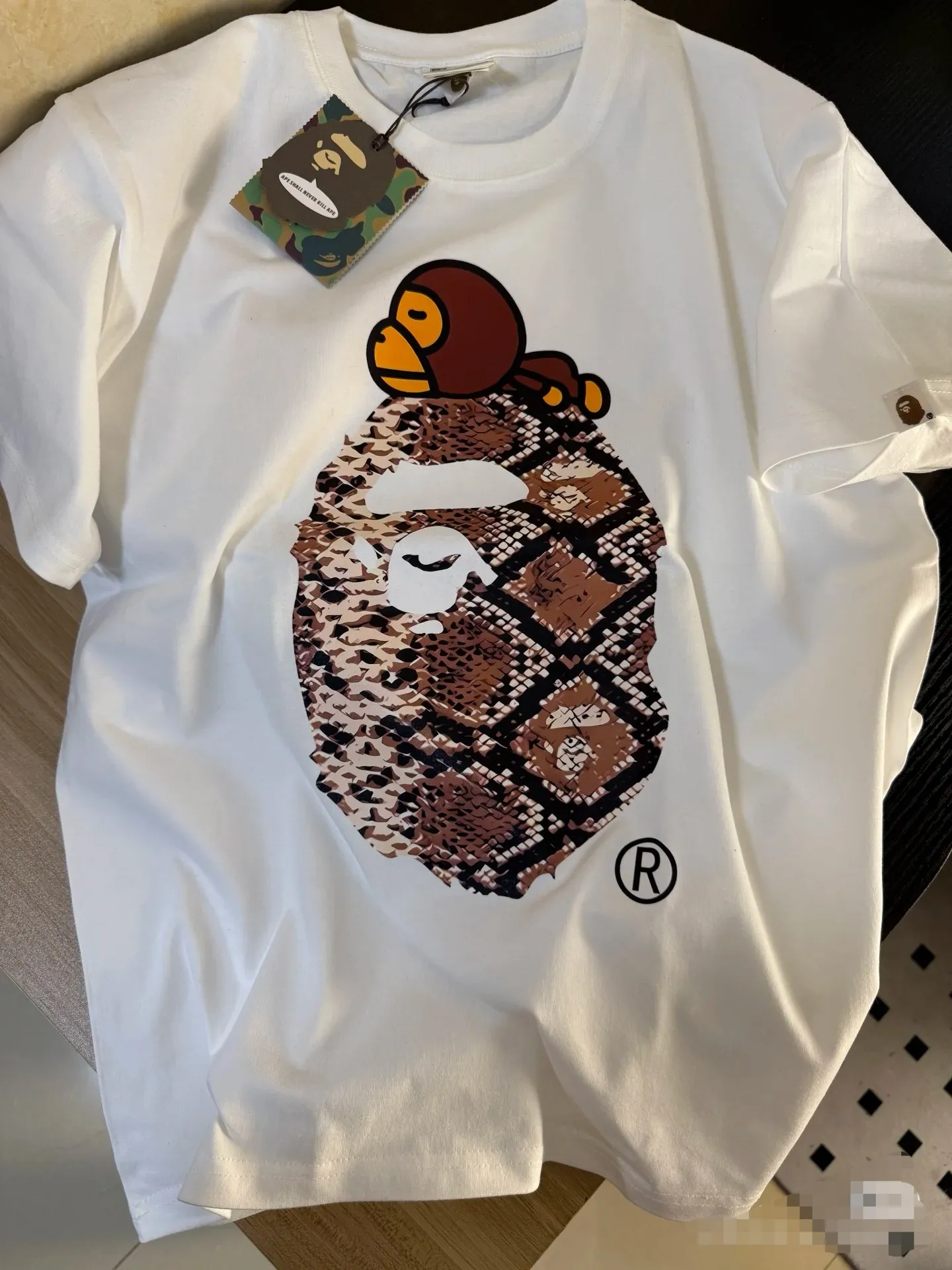P110 001116 A BATHING APE Bape pattern printed round neck short-sleeved T-shirt, same style for men and women, size smlxlxxl, black brown, black gray, white brown, white gray
