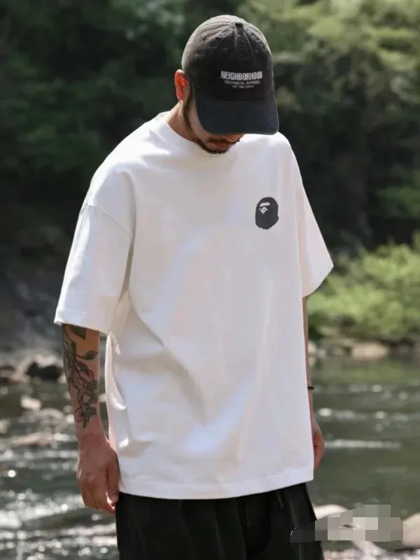 P110 00133 A BATHING APE BAPE Badge printing on the back, Ape Man short-sleeved T-shirt, same style for men and women, size smlxlxxl, black and white