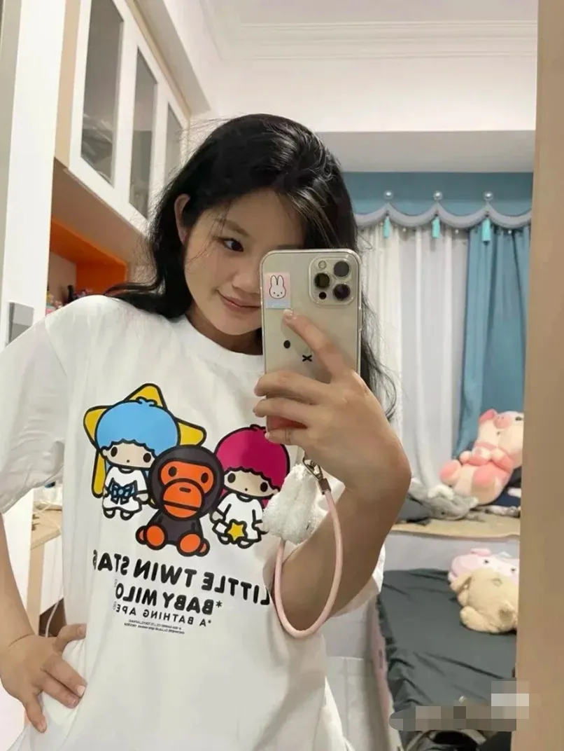 P110 00130 BAPE x Sanrio/Sanrio joint model FW24 LITTLE TWIN STARS twin star pattern printed logo round neck short-sleeved T-shirt, same style for men and women, size smlxlxxl, white
