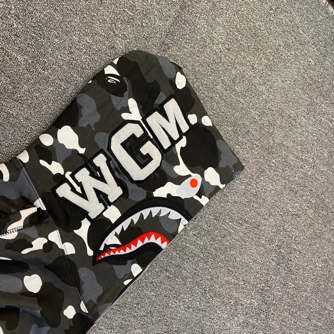 💰400 BAPE Classic black and white luminous camouflage shark zipper hooded sweatshirt Top-notch custom fabrics Complete labels Super exquisite workmanship details Couple style: S—XXL [Black White]