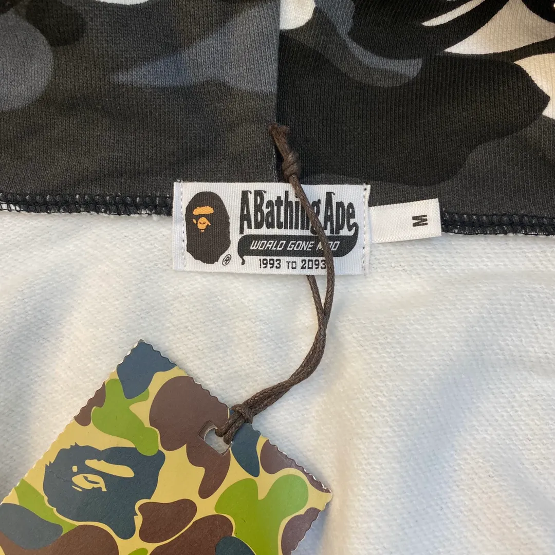 💰400 BAPE Classic black and white luminous camouflage shark zipper hooded sweatshirt Top-notch custom fabrics Complete labels Super exquisite workmanship details Couple style: S—XXL [Black White]