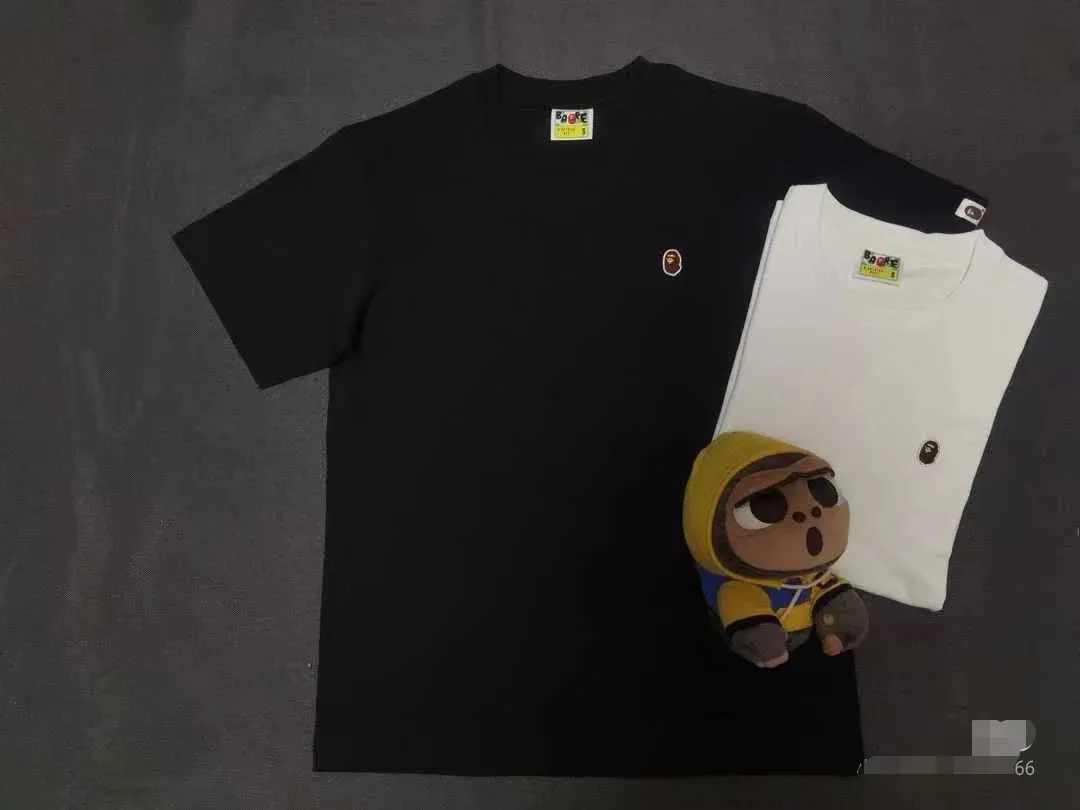 P110 001027 A BATHING APE Bape ape head series BAPE APE Head One Point Tee little ape logo short-sleeved T-shirt, same style for men and women, code number smlxlxxl, black and white
