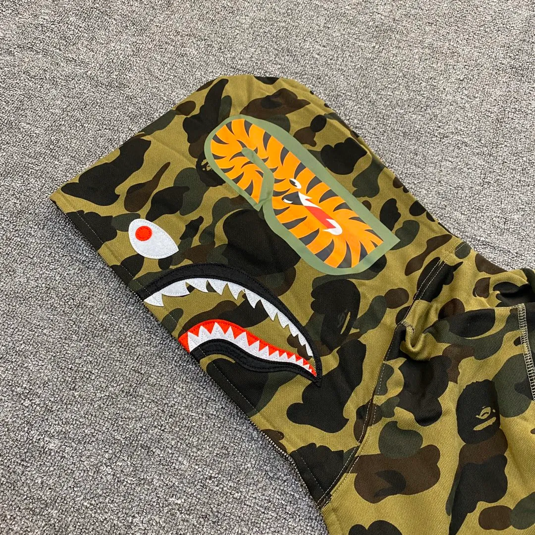 💰380 BAPE 1ST CAMO SHARK FULL Classic counter model Camouflage shark hooded zipper sweatshirt Machine-printed camouflage Top-quality fabric High-end 1:1 replica Customized fabric Couple model: S—XXL [Camouflage yellow, Camouflage green, Camouflage red, Camouflage purple, Camouflage blue, Camouflage gray]
