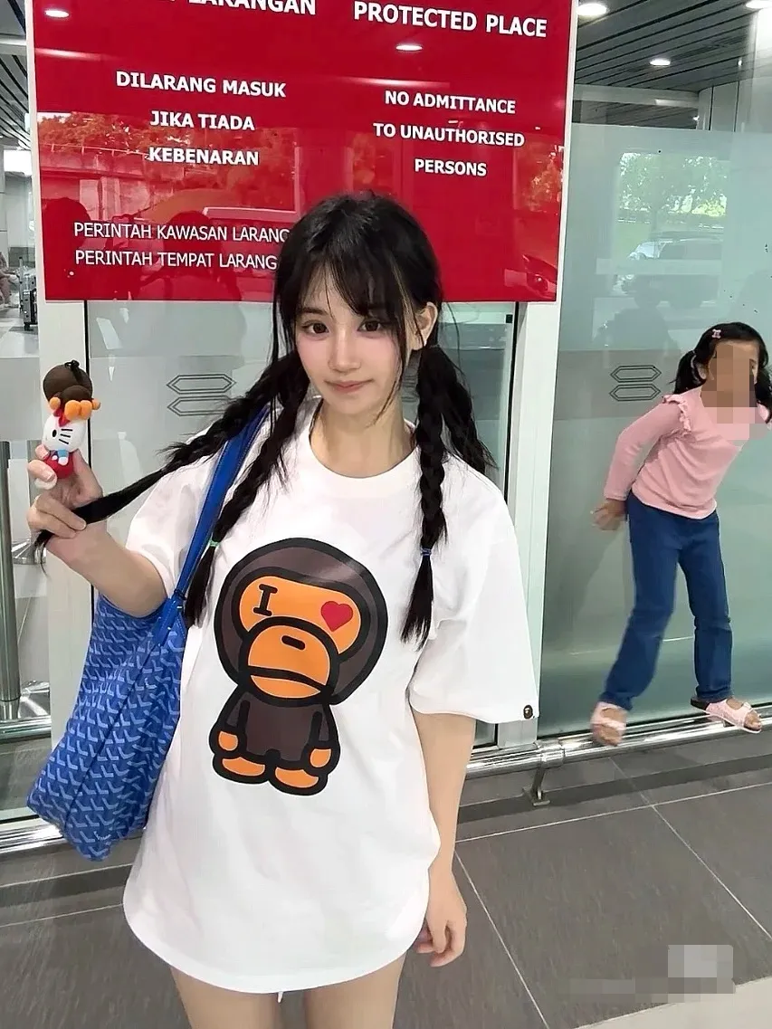 P110 00199 BAPE SS25 Valentine's Day series, heart-shaped eyes monkey round neck short-sleeved T-shirt, same style for men and women, size smlxlxxl, black and white