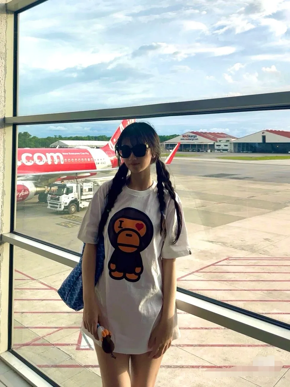 P110 00199 BAPE SS25 Valentine's Day series, heart-shaped eyes monkey round neck short-sleeved T-shirt, same style for men and women, size smlxlxxl, black and white