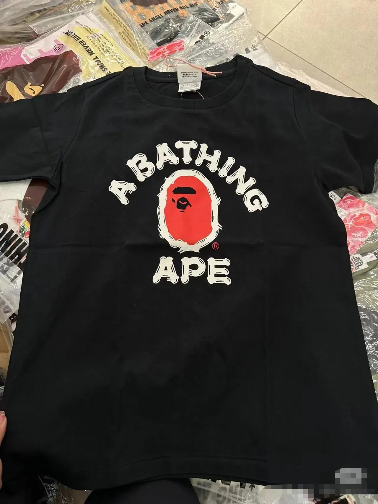 P110 001067 BAPE contrasting ape letter print round neck short-sleeved T-shirt, same style for men and women, size smlxlxxl, black and white
